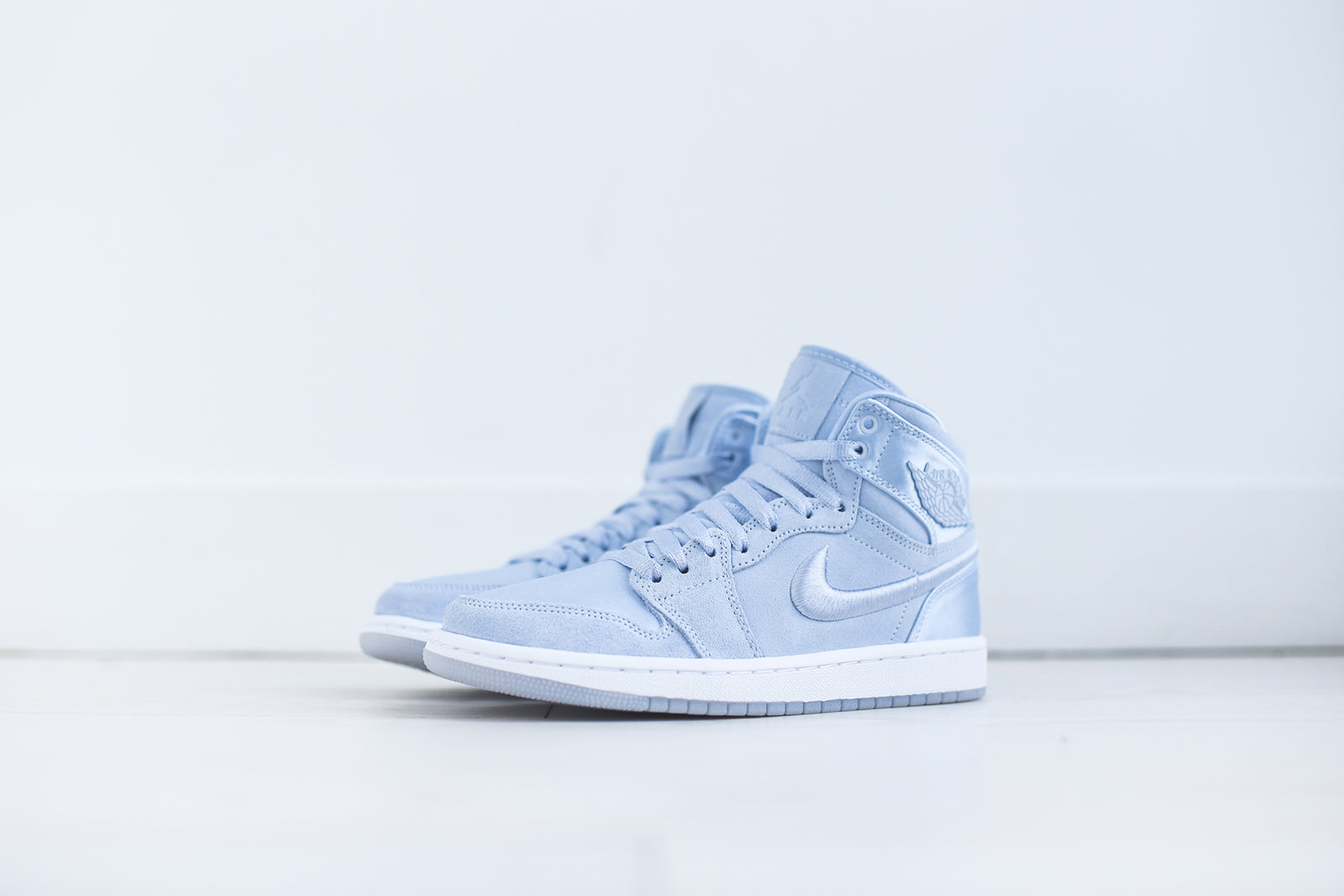 Nike WMNS Air Jordan 1 Retro High SOH - Hydrogen Blue / White