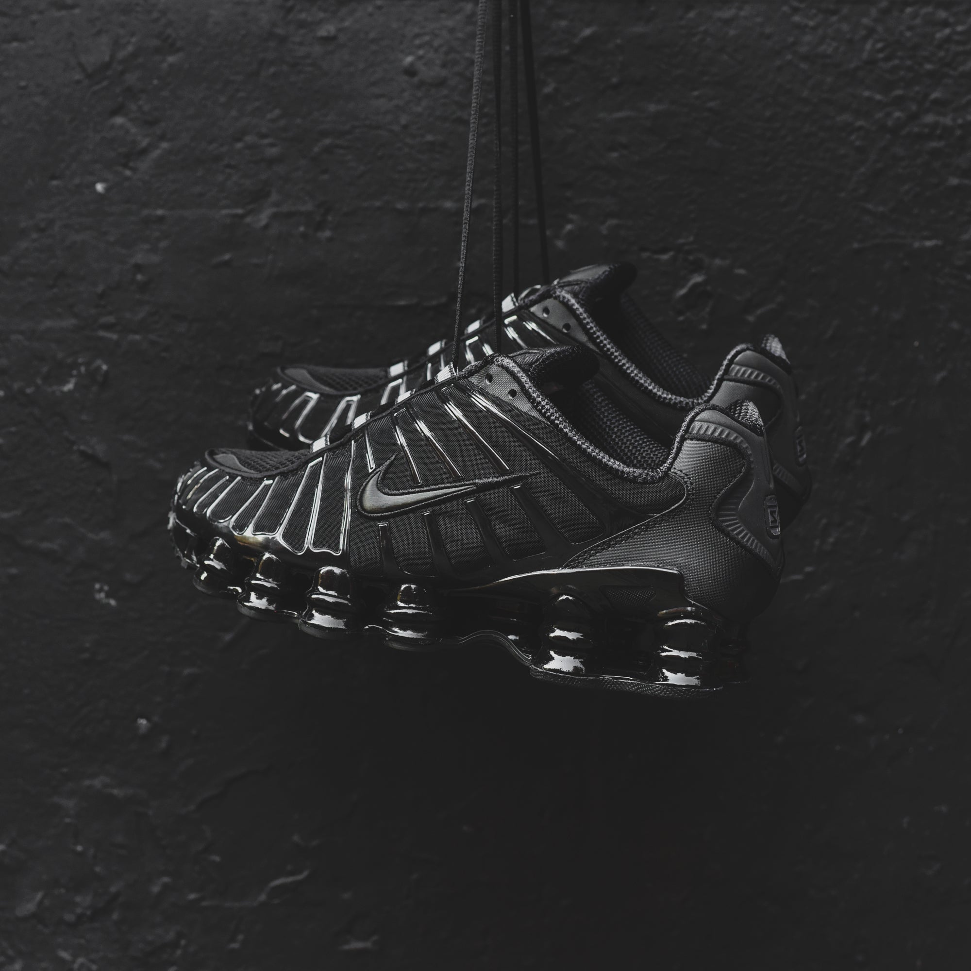 Black on black sales nike shox