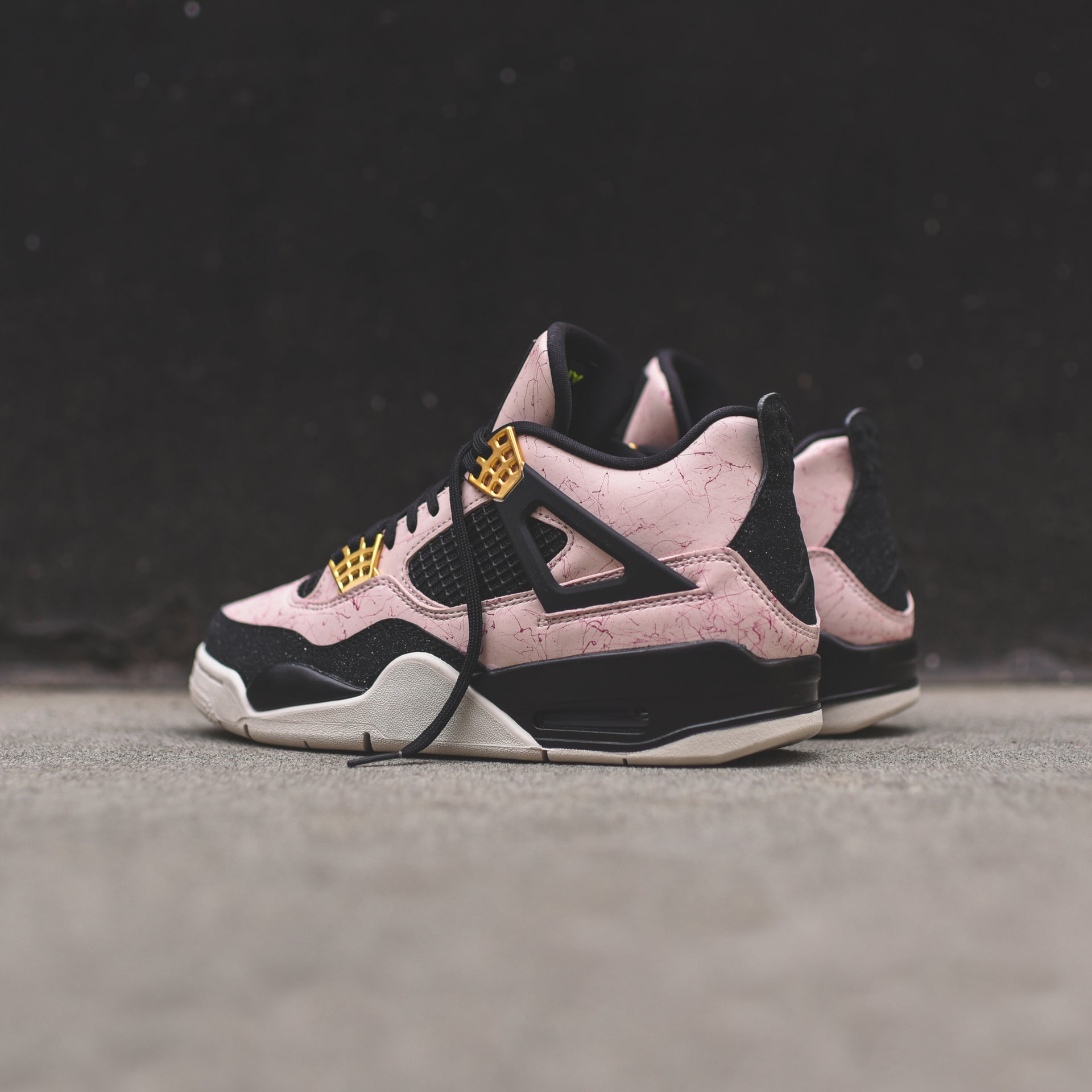 Nike WMNS Air Jordan 4 Retro - Silt Red / Black / Phantom / Volt
