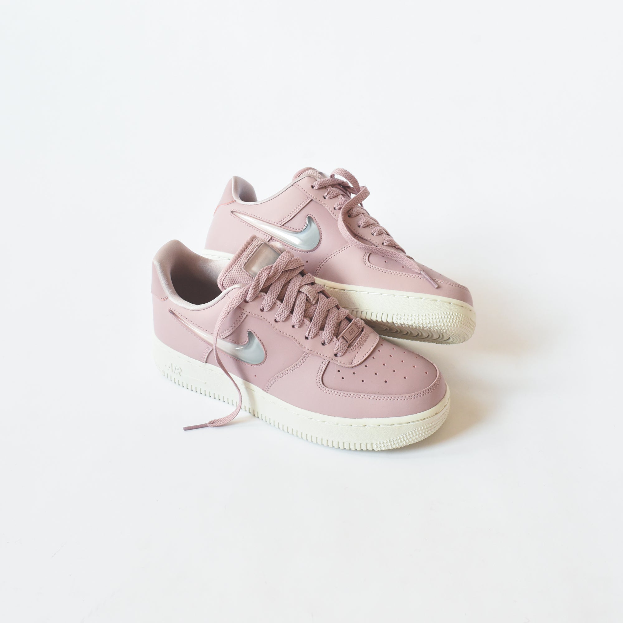 Nike WMNS Air Force 1 07 Plum Chalk Obsidian Mist Summit White Kith
