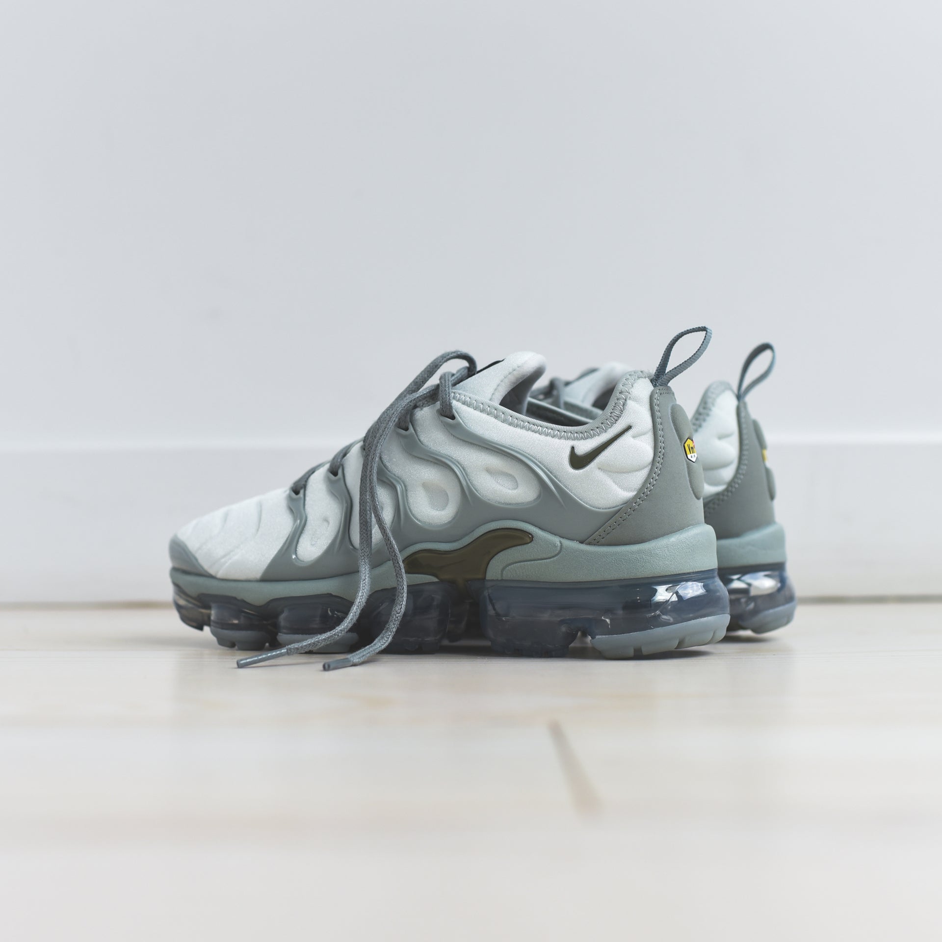 Nike WMNS Air VaporMax Plus - Grey