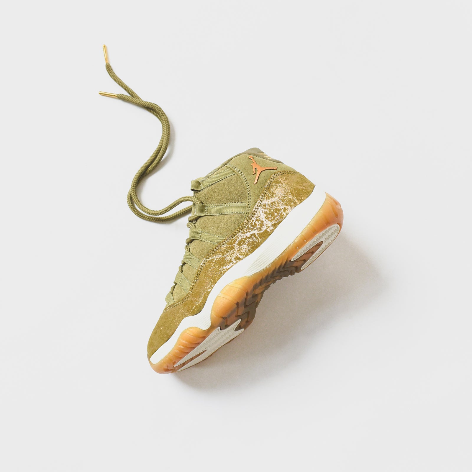 Nike WMNS Air Jordan 11 Retro Neutral Olive MTLC Stout Sail