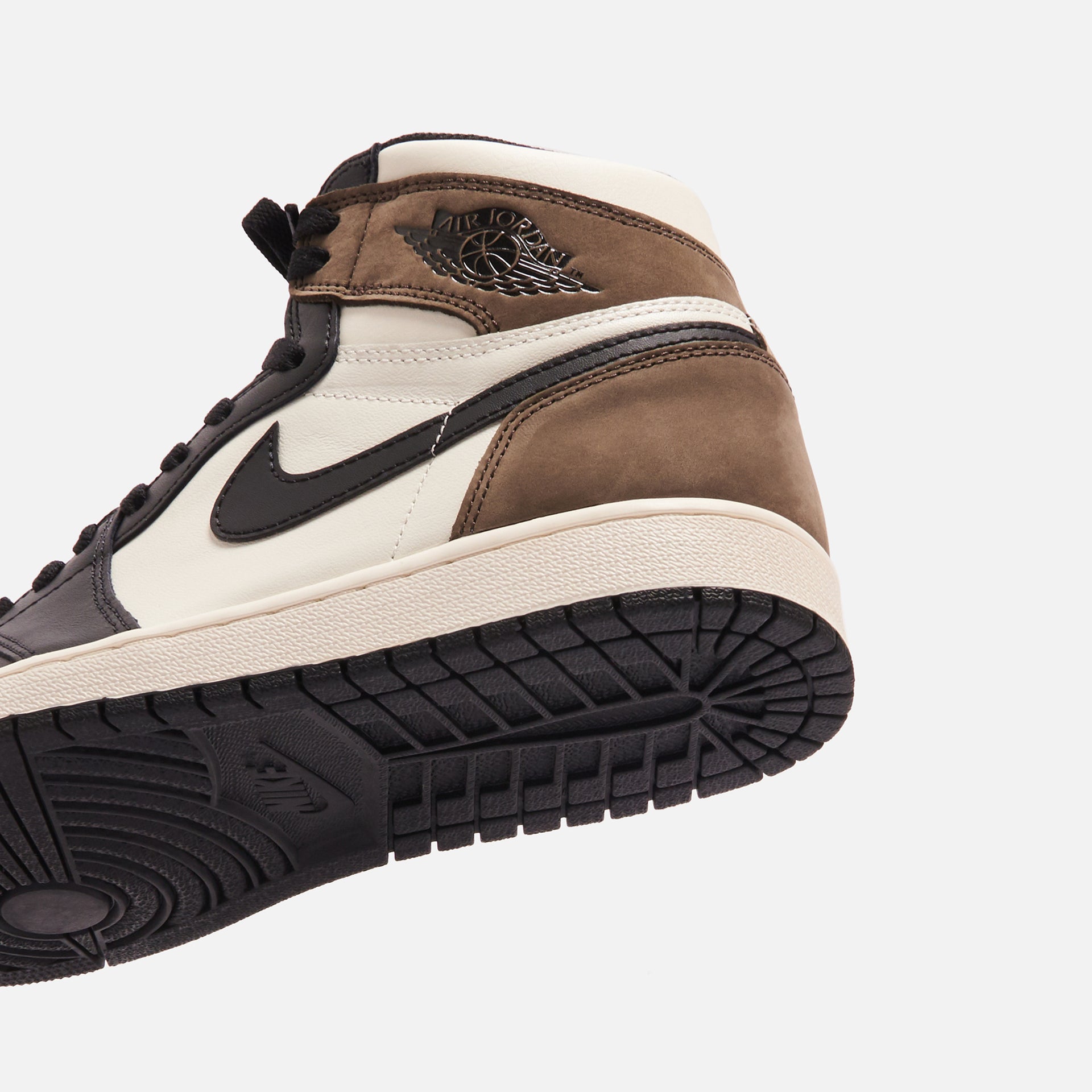 Nike Air Jordan 1 Retro High OG - Sail / Black / Dark Mocha