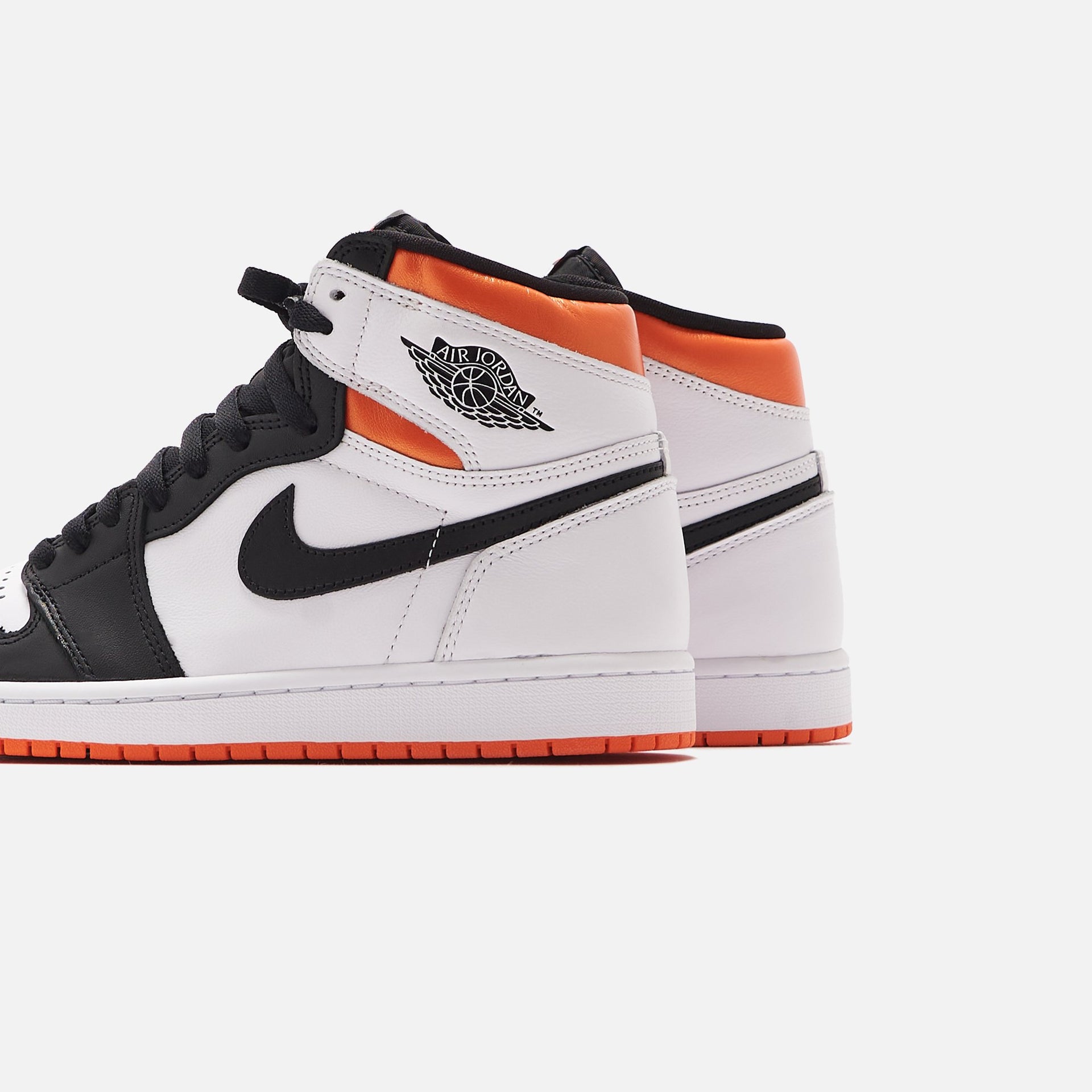 Nike GS Air Jordan 1 Retro High OG - White / Black / Orange