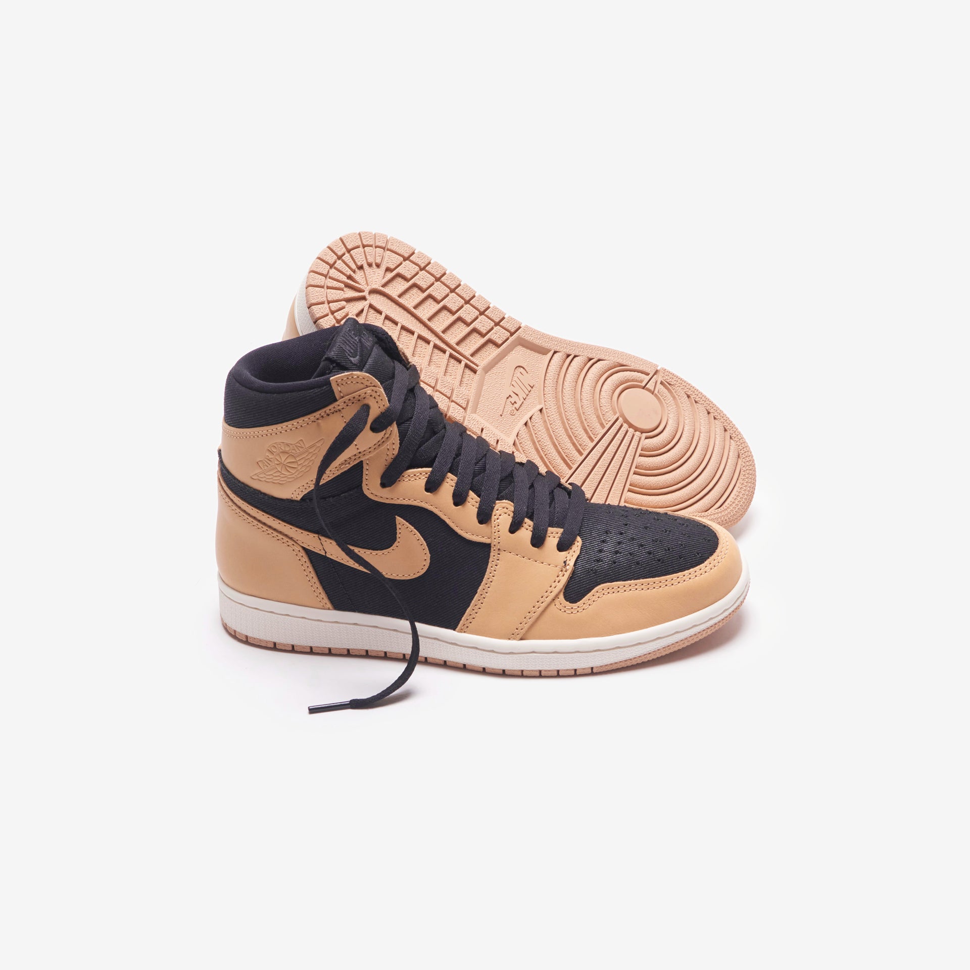 Nike Air Jordan 1 Retro High OG - Vachetta Tan / Black / Sail