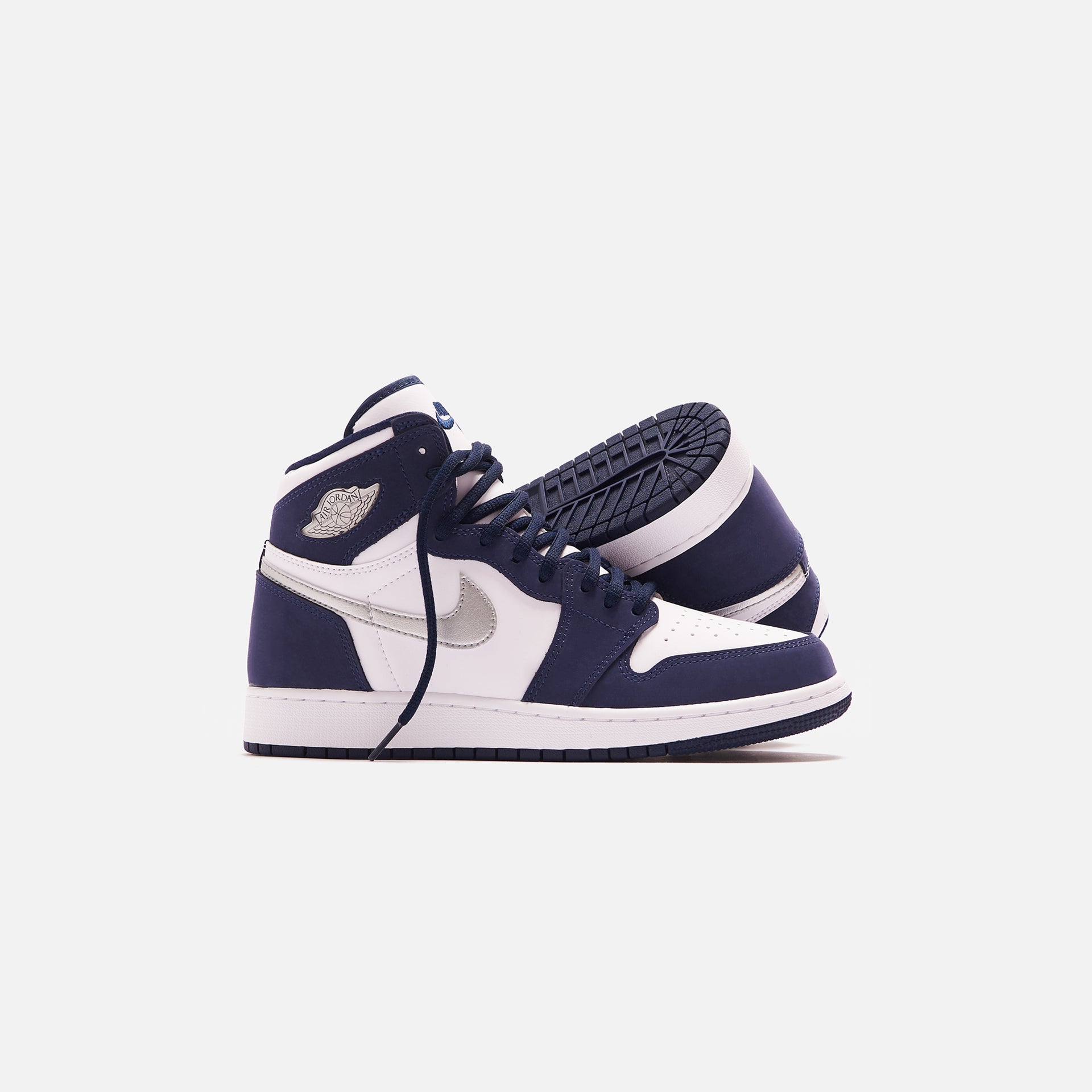 Nike Grade School Air Jordan 1 Retro High OG - White / Metallic Silver / Midnight