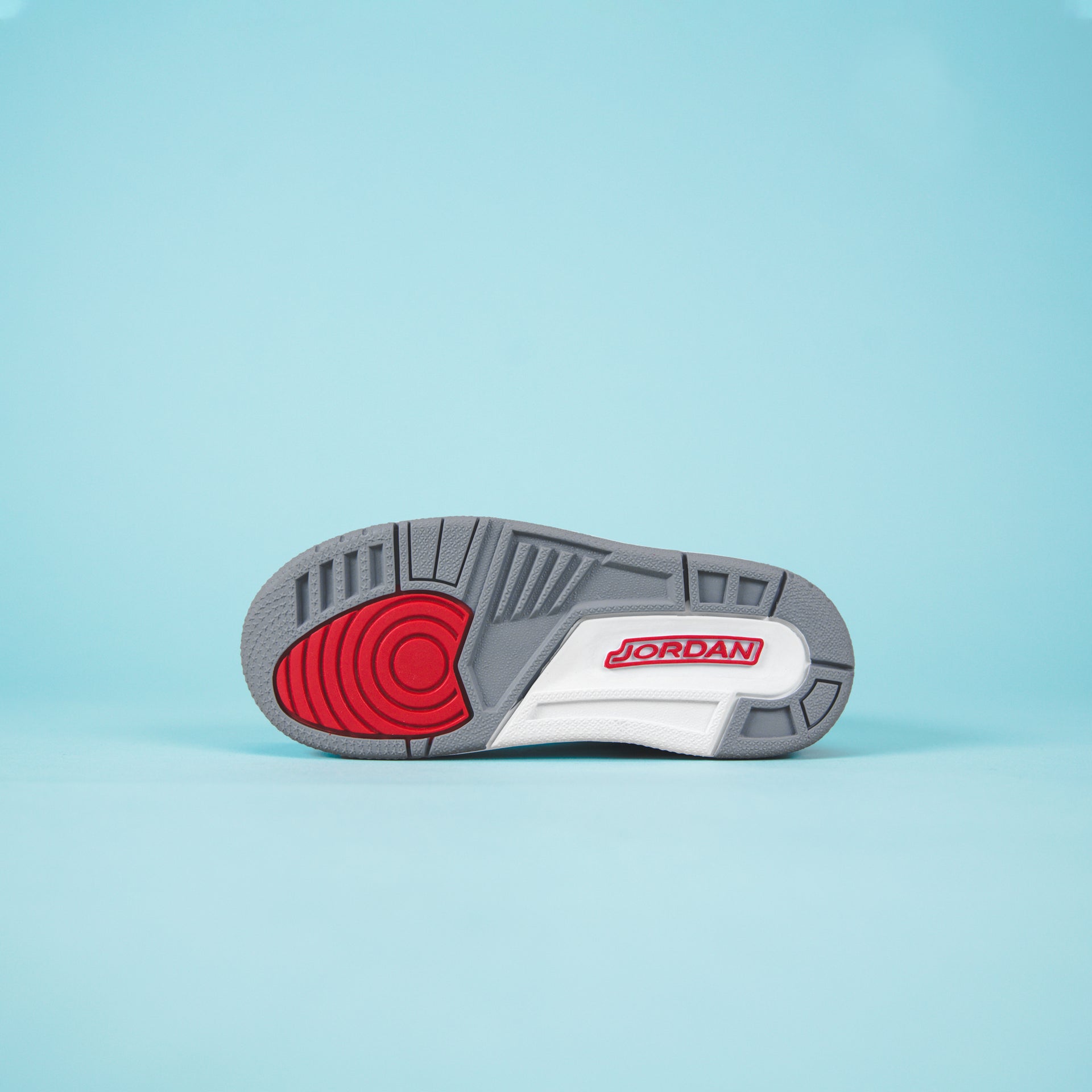 Nike BT Air Jordan 3 Retro - White / Fire Red / Cemet Grey