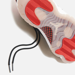 Nike Air Jordan 11 Retro Le - Black / True Red / Multicolor