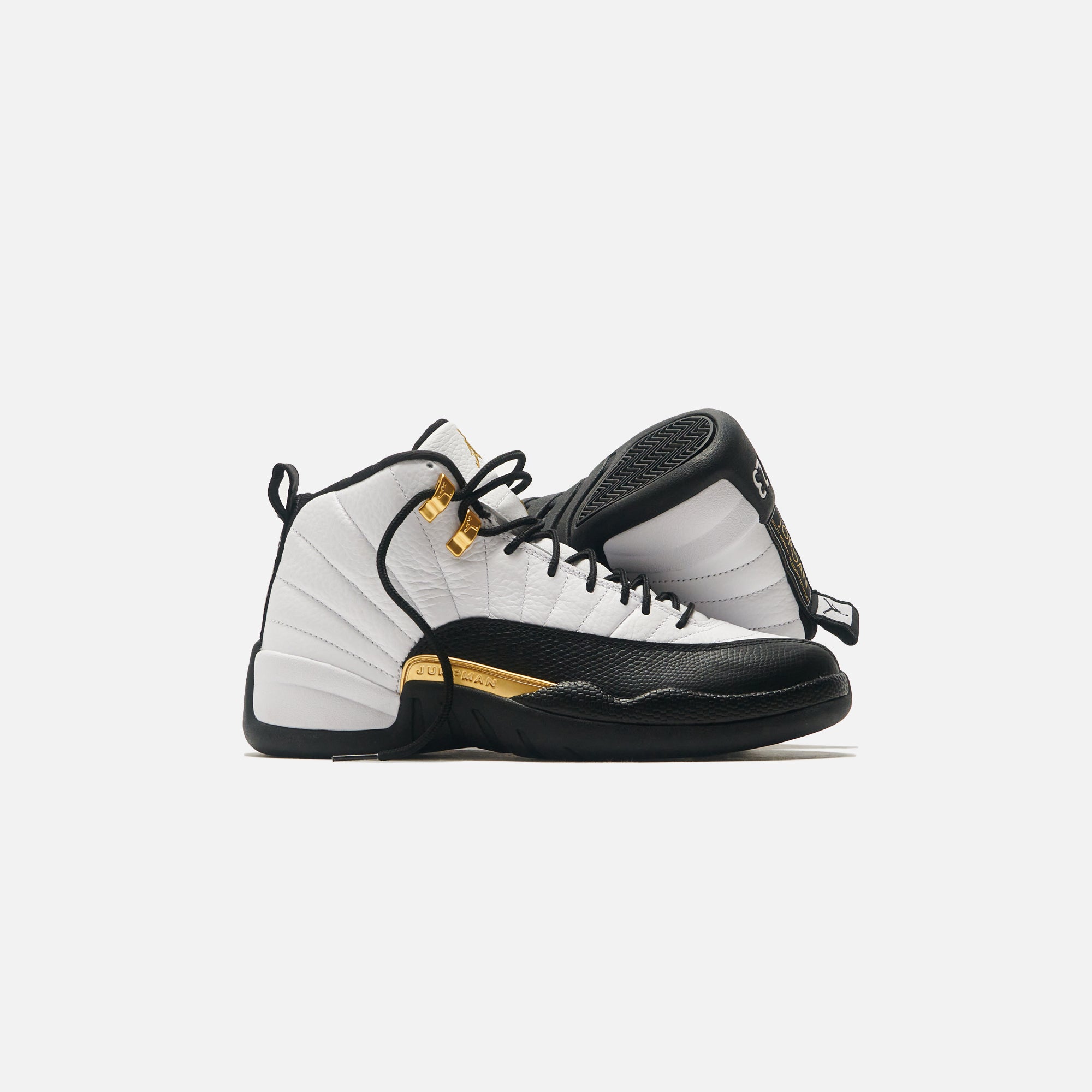 Air Jordan 12 RETRO ホワイト/ブラック/ゴールド 23 Nike Air Jordan 12 Retro - White / Metallic Gold / Black – Kith