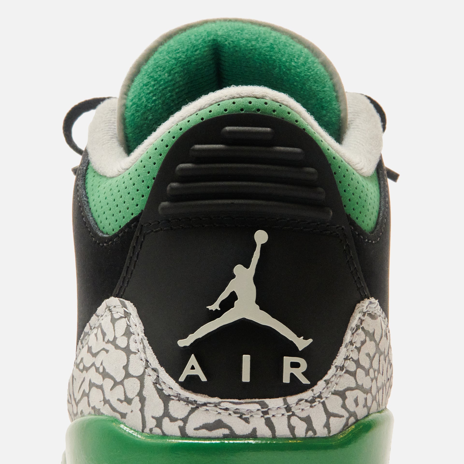 Nike Air Jordan 3 Retro - Black / Pine Green