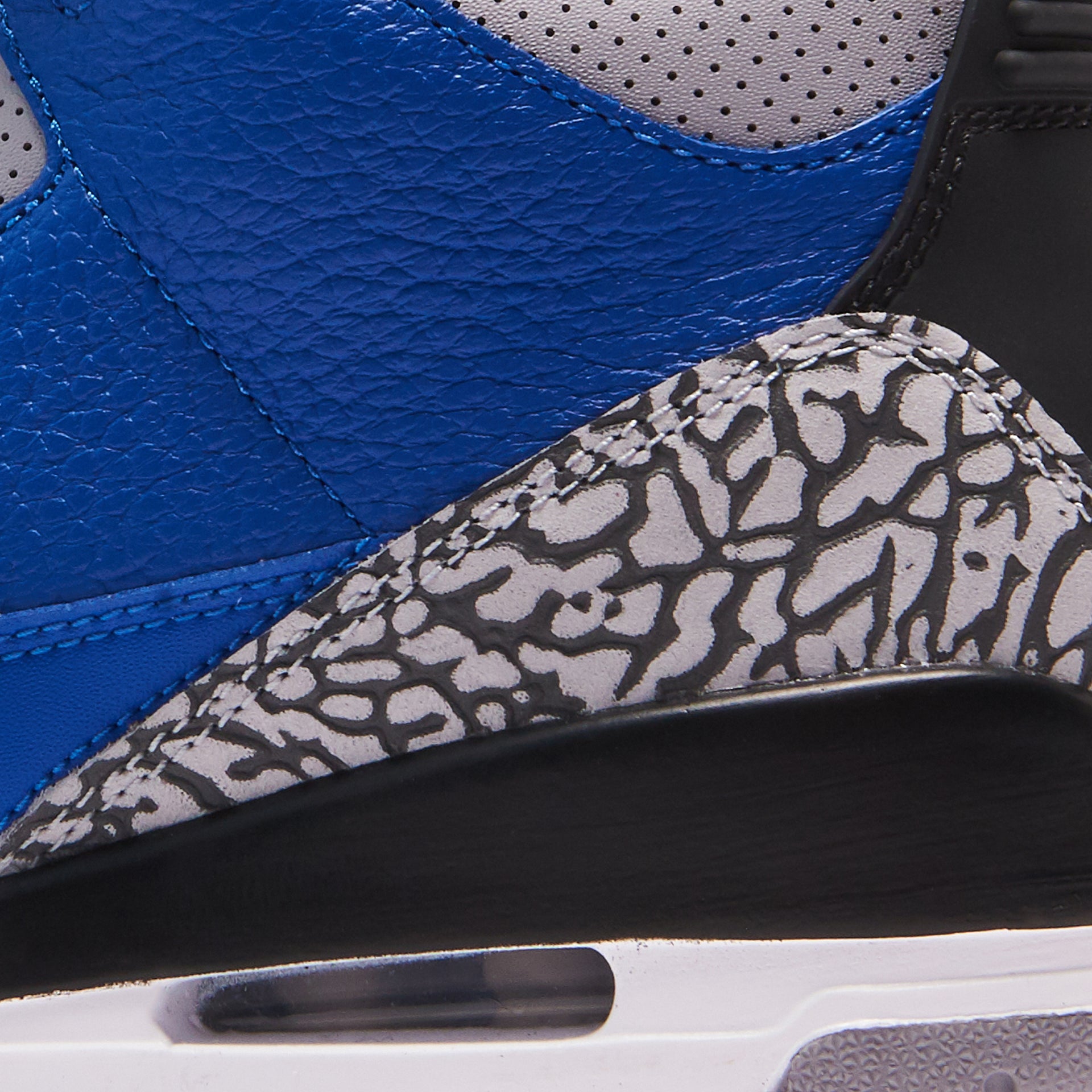 Nike Air Jordan 3 Retro - Varsity Royal / Cement Grey