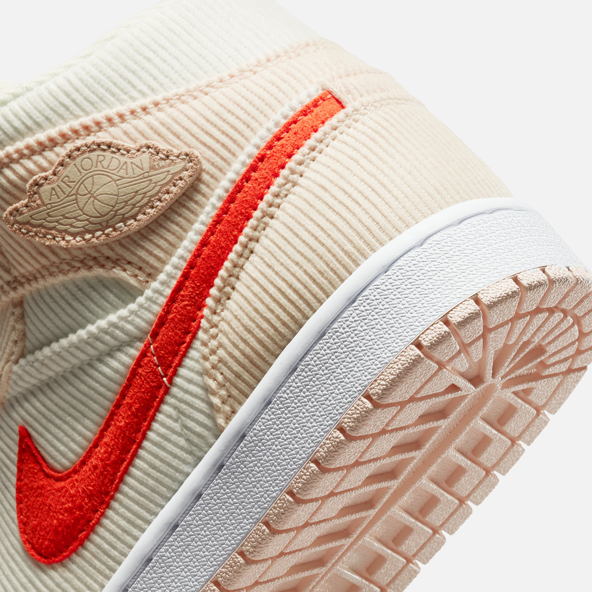 Nike WMNS Air Jordan 1 Mid SE - Sail / Orange / Orange Quartz