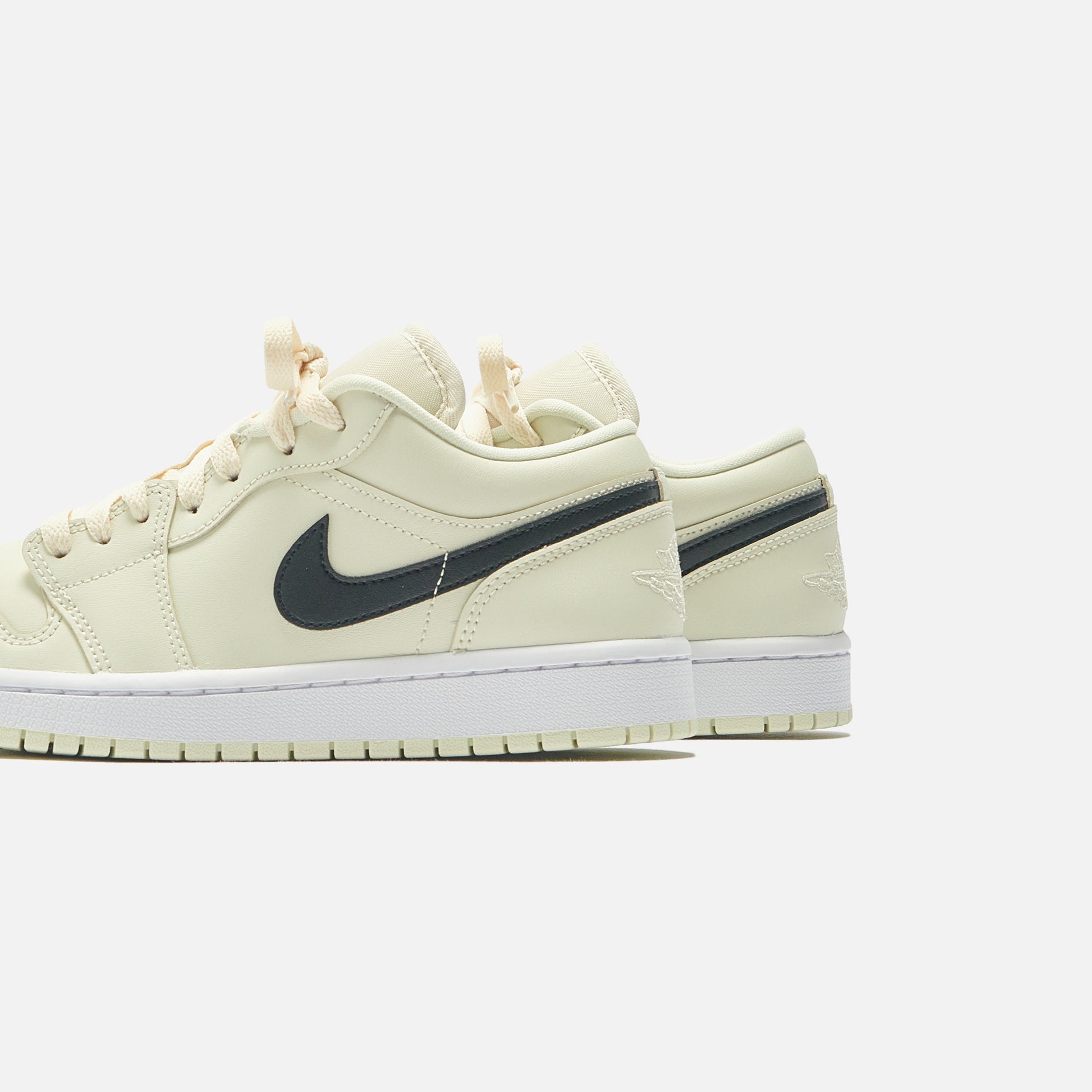 Nike WMNS Air Jordan 1 Low RE - Coconut Milk / Black / White