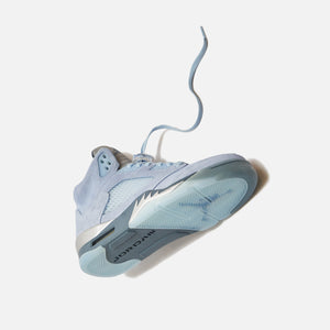 Nike WMNS Air Jordan 5 Retro - Light Photo Blue / White / Metallic Silver