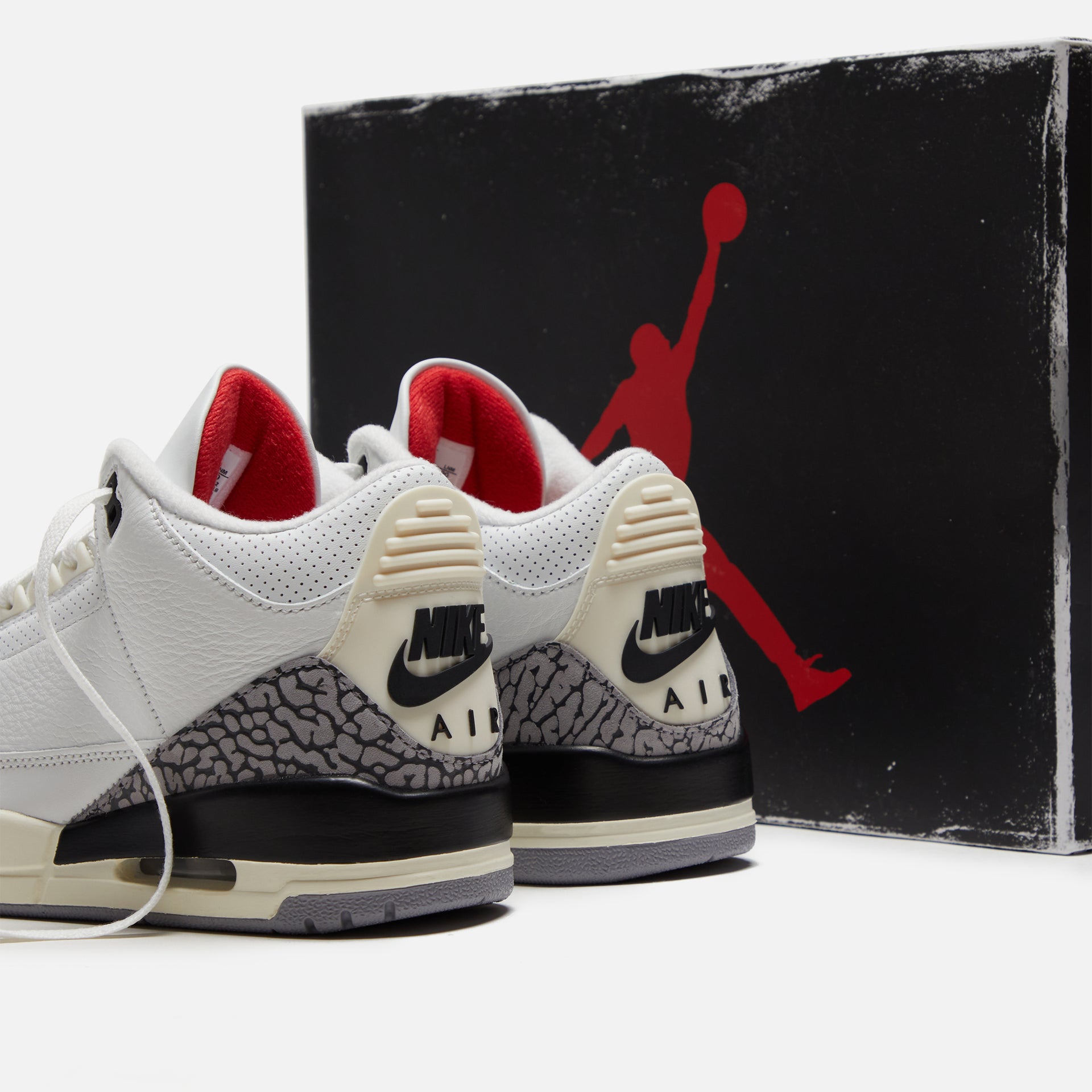 Nike Air Jordan 3 Retro - Summit White / Fire Red / Black / Cement