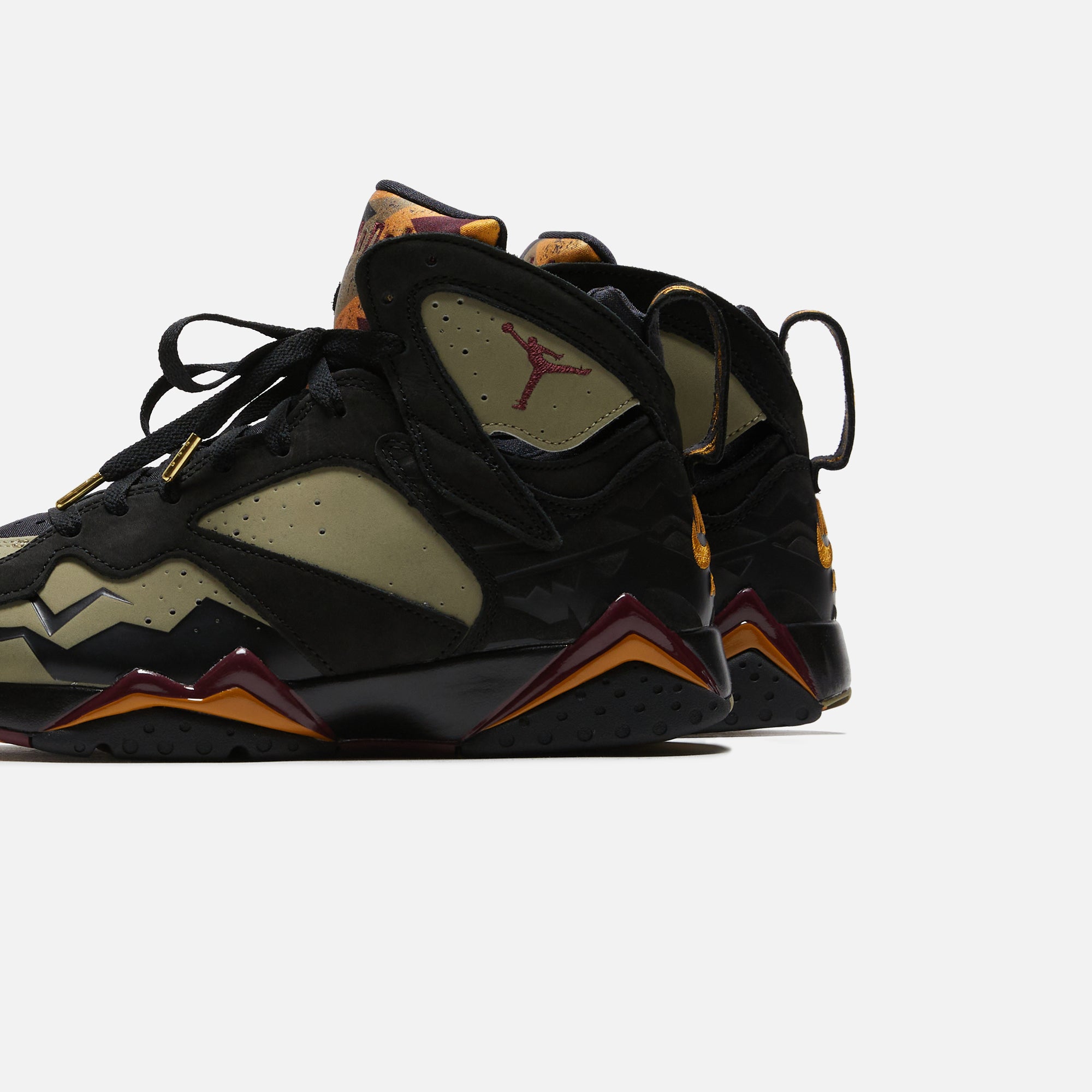 Nike Air Jordan 7 Retro SE - Black / Cherrywood Red / Neutral