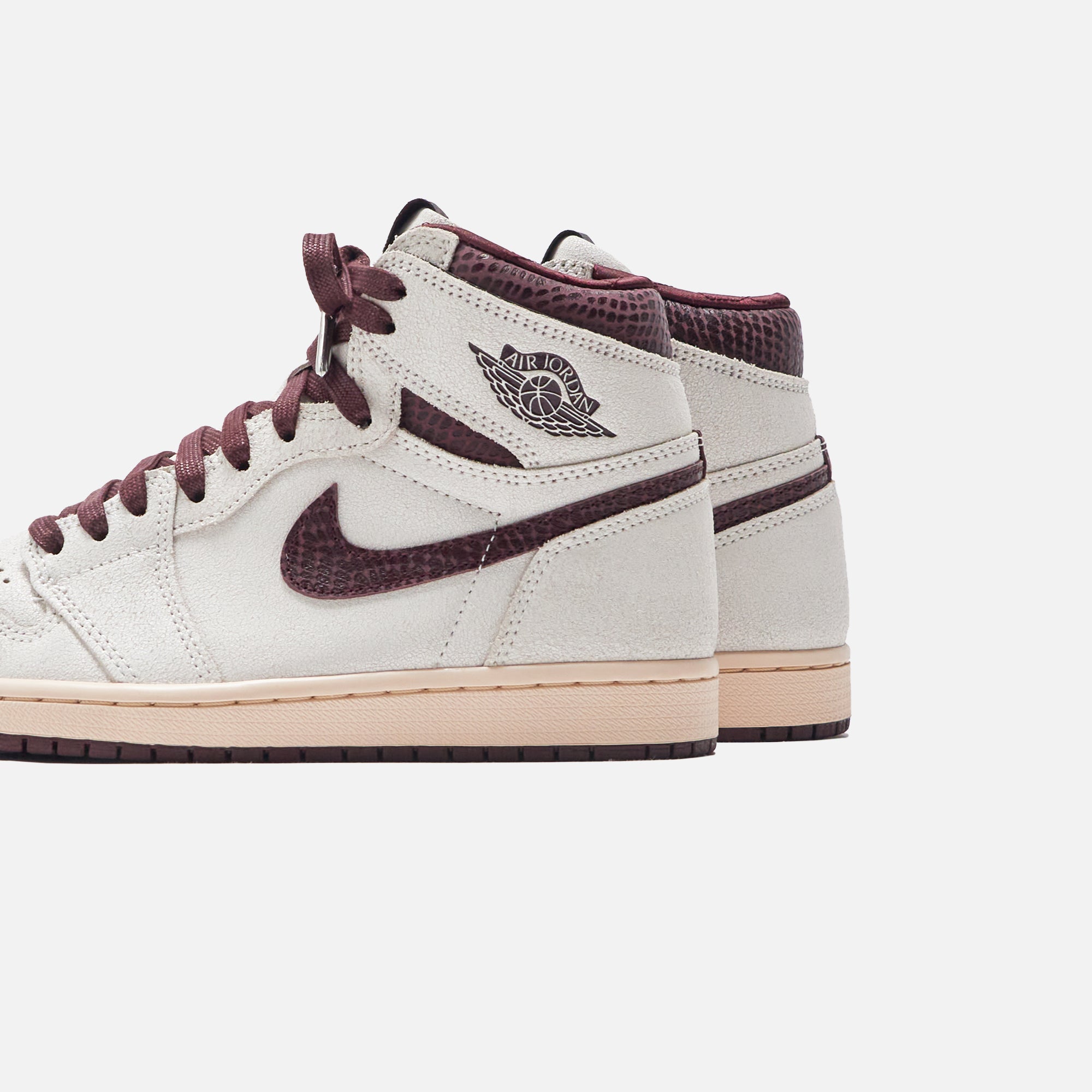 スニーカー A MA MANIERE NIKE AIR JORDAN 1 RETRO HIGH OG SAIL BURGUNDY Air Jordan 1 x A Ma Maniére 'Sail and Burgundy' (DO7097-100