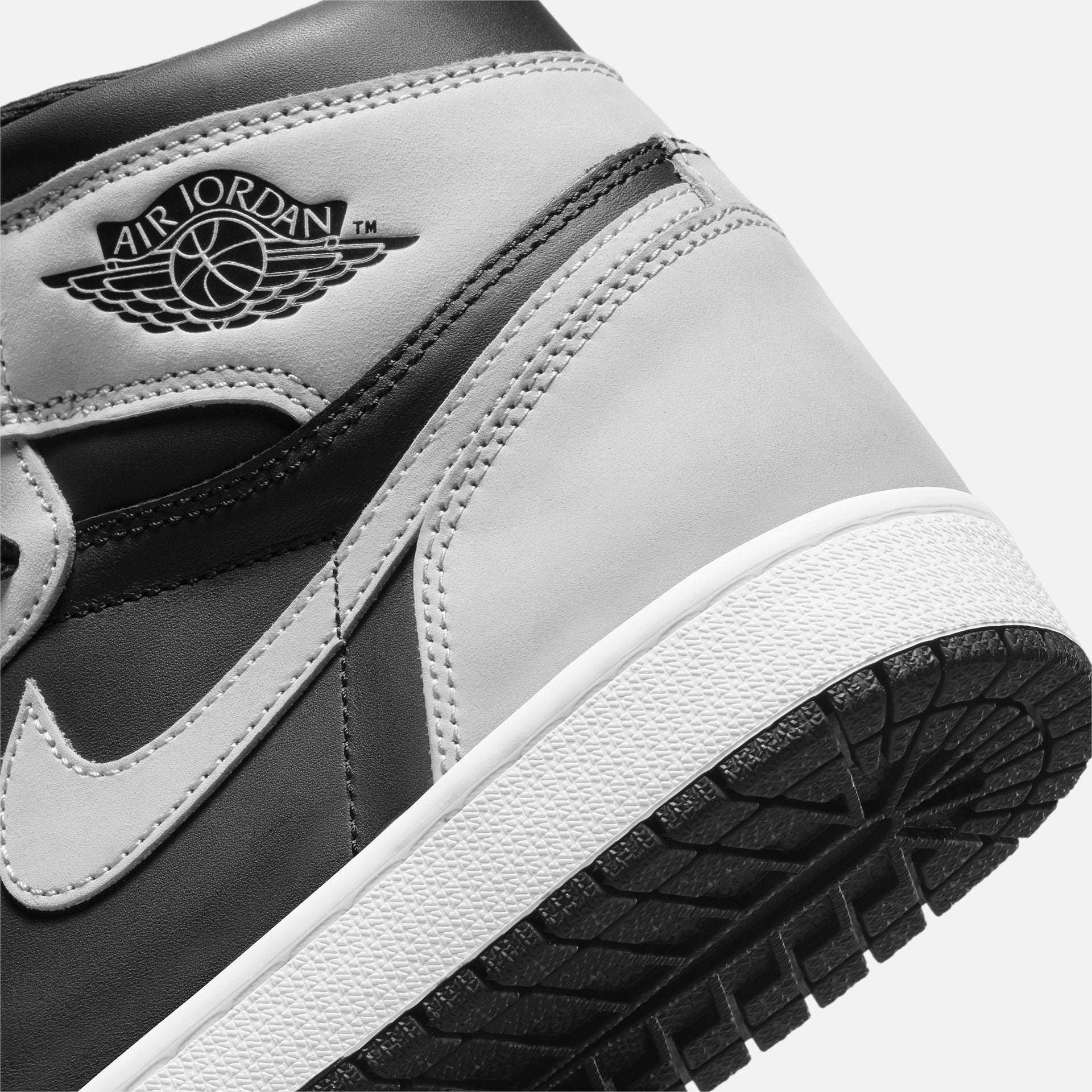 Nike Air Jordan 1 Retro High OG - Black / Light Smoke Grey / White