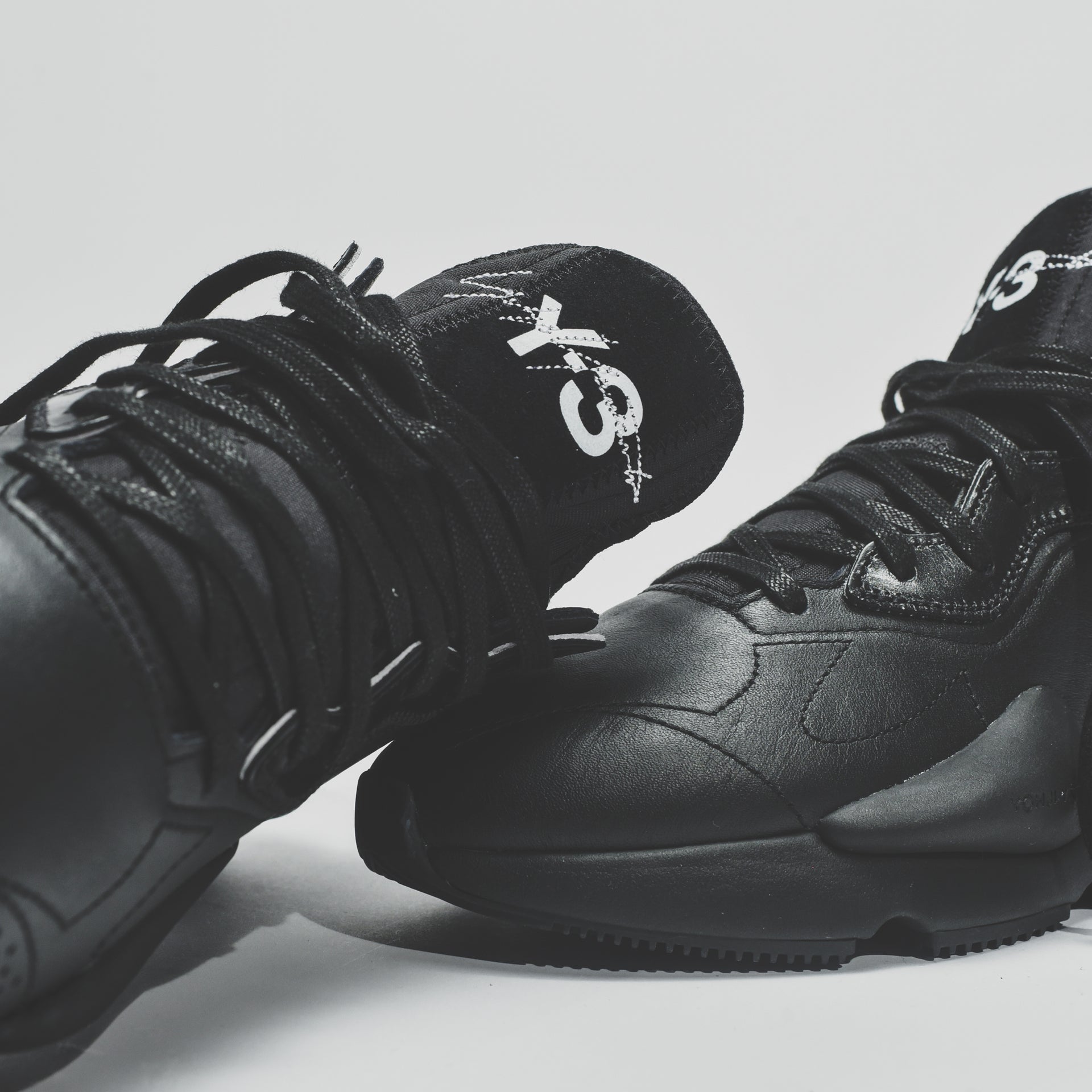 Y-3 Kaiwa - Black / White