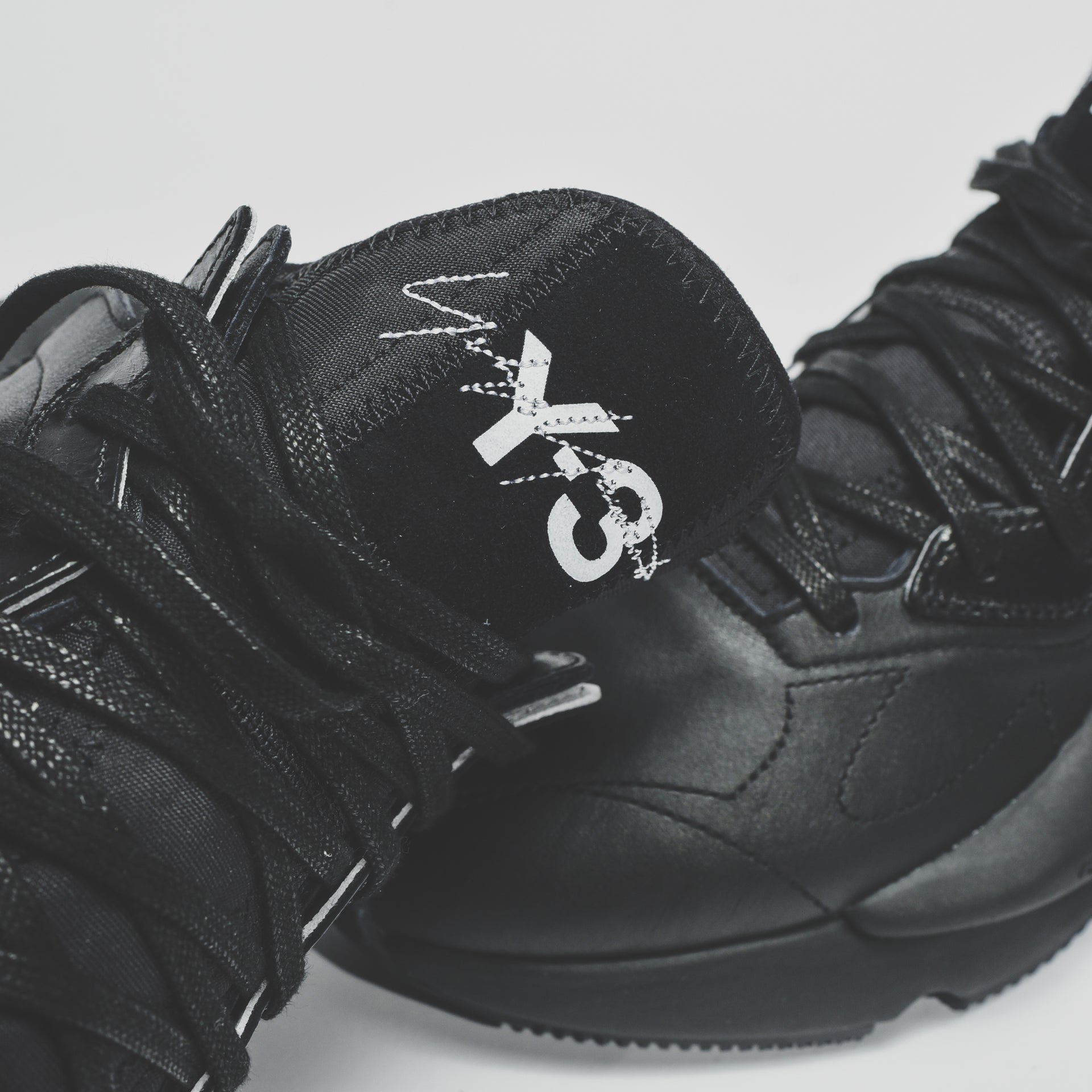 Y-3 Kaiwa - Black / White