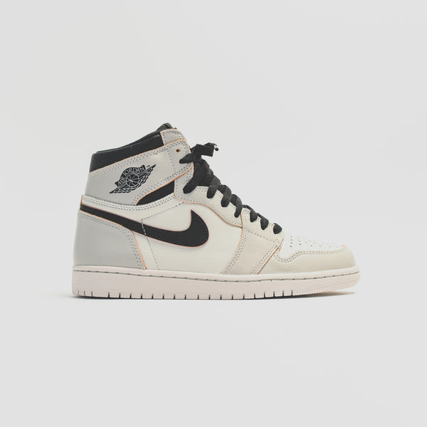 Nike sb x air jordan 1 high og defiant nyc to paris light bone - black - crimson tint Clearance