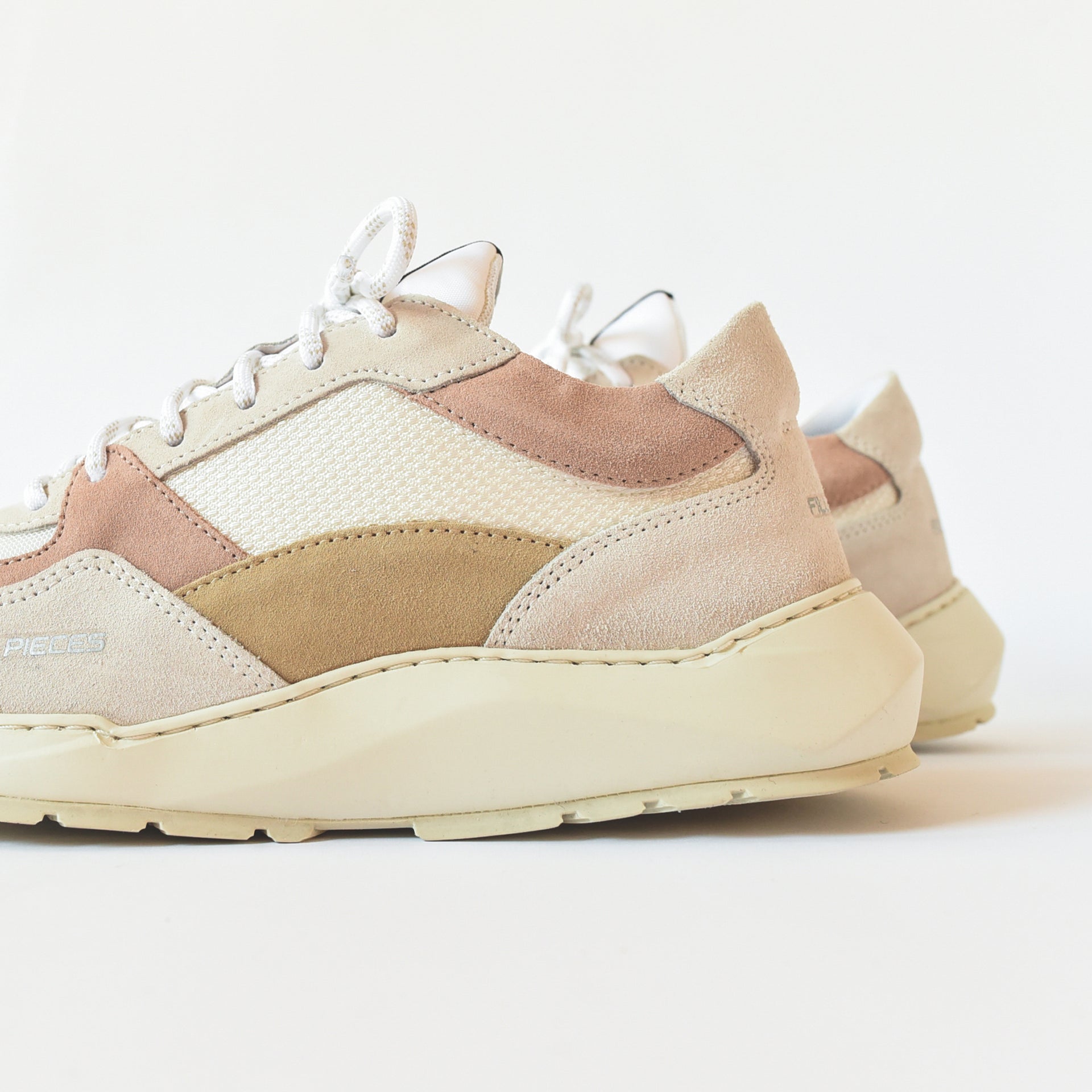 Filling Pieces Elara - White