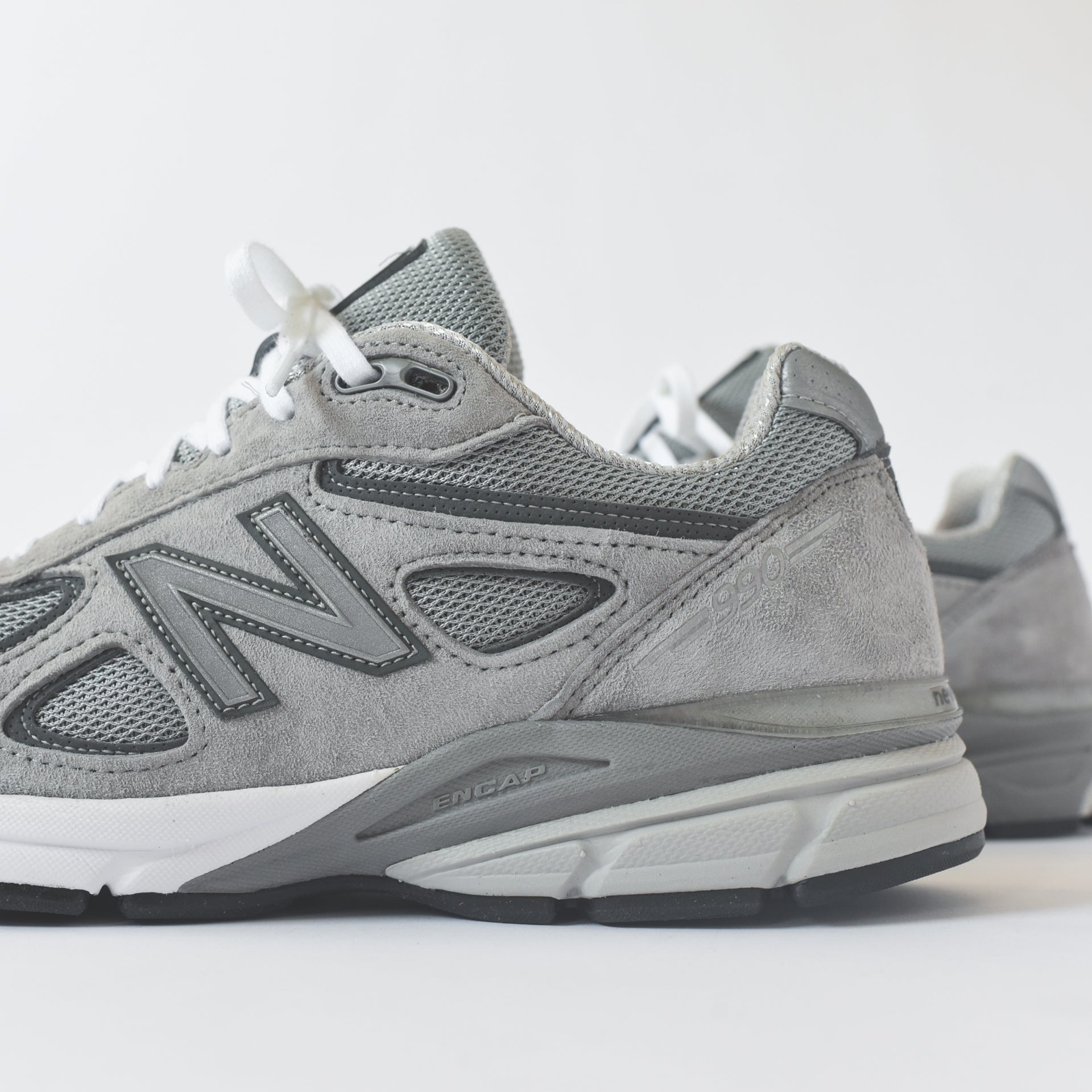 New Balance Made in USA M990v4 - Grey / White