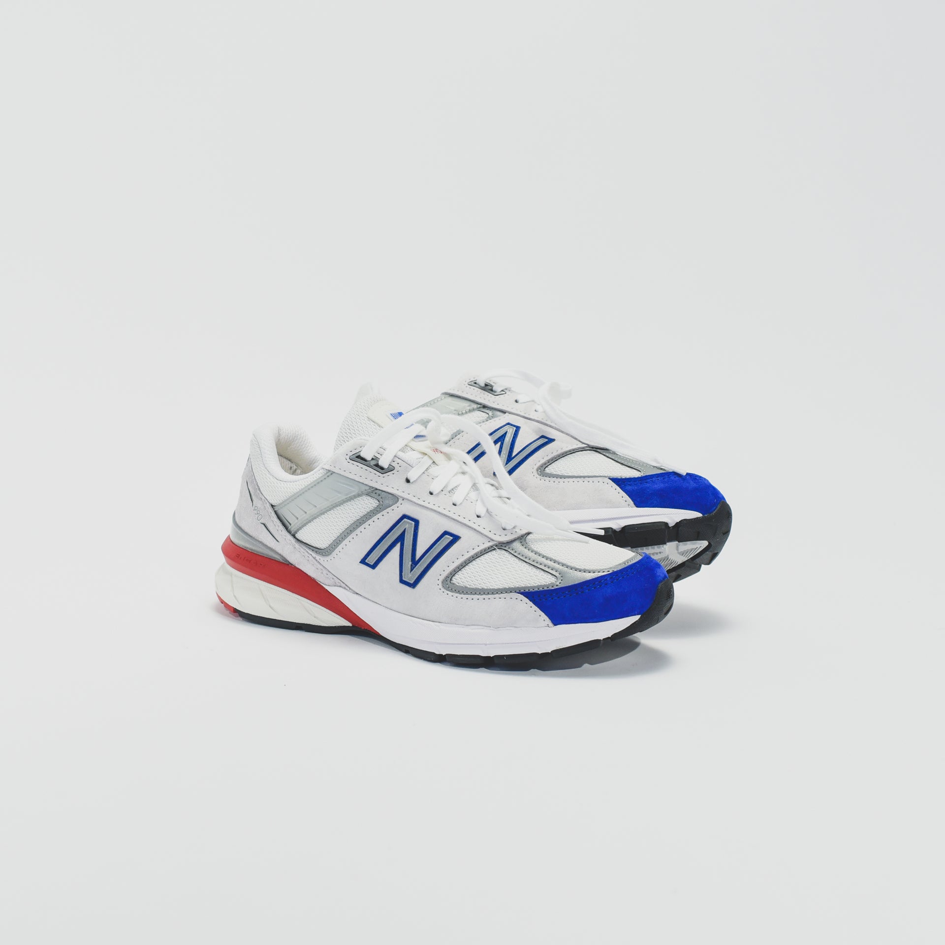 New Balance Made in USA 990 V5 - Nimbus Cloud / Team Red