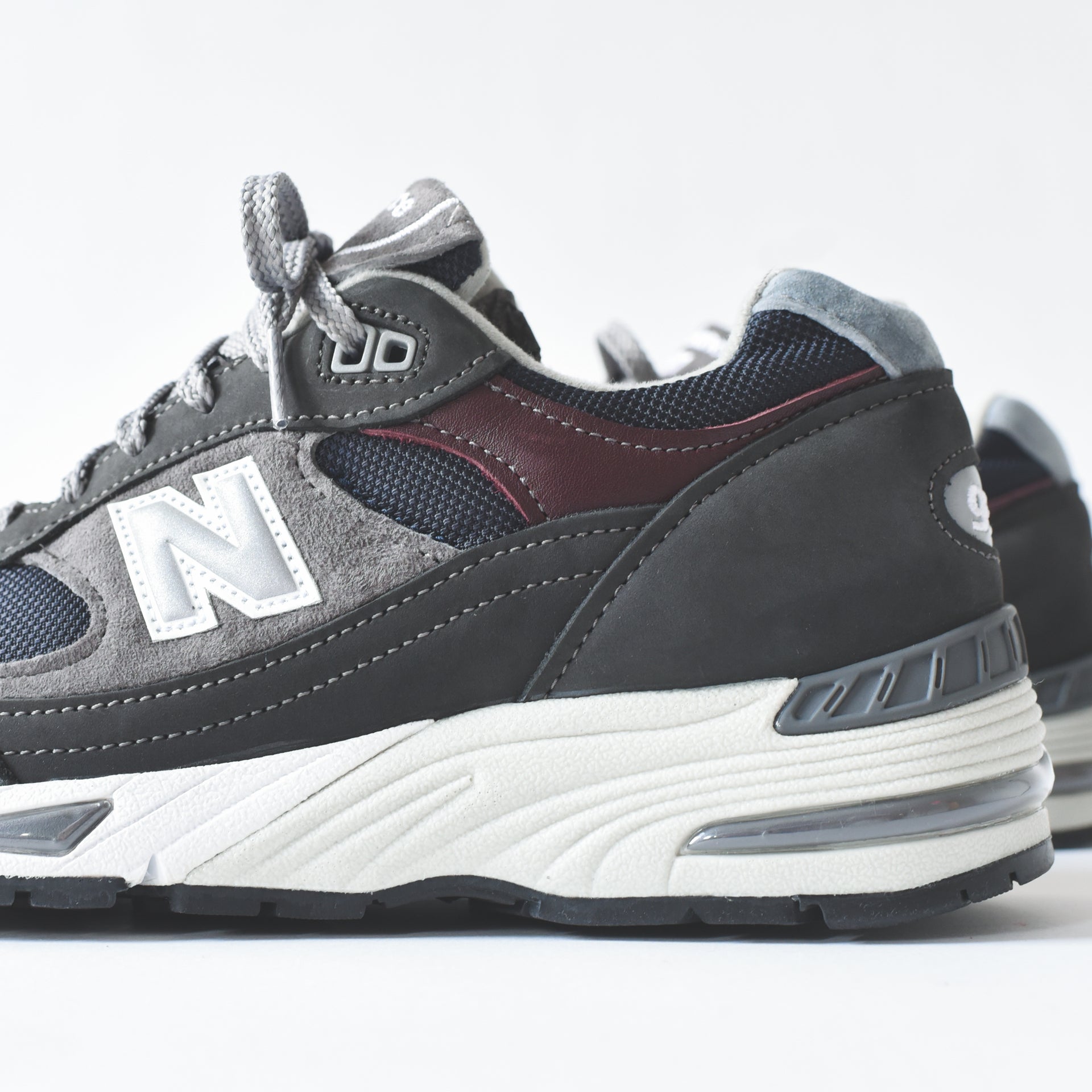 New Balance M991GNN - Olive / White