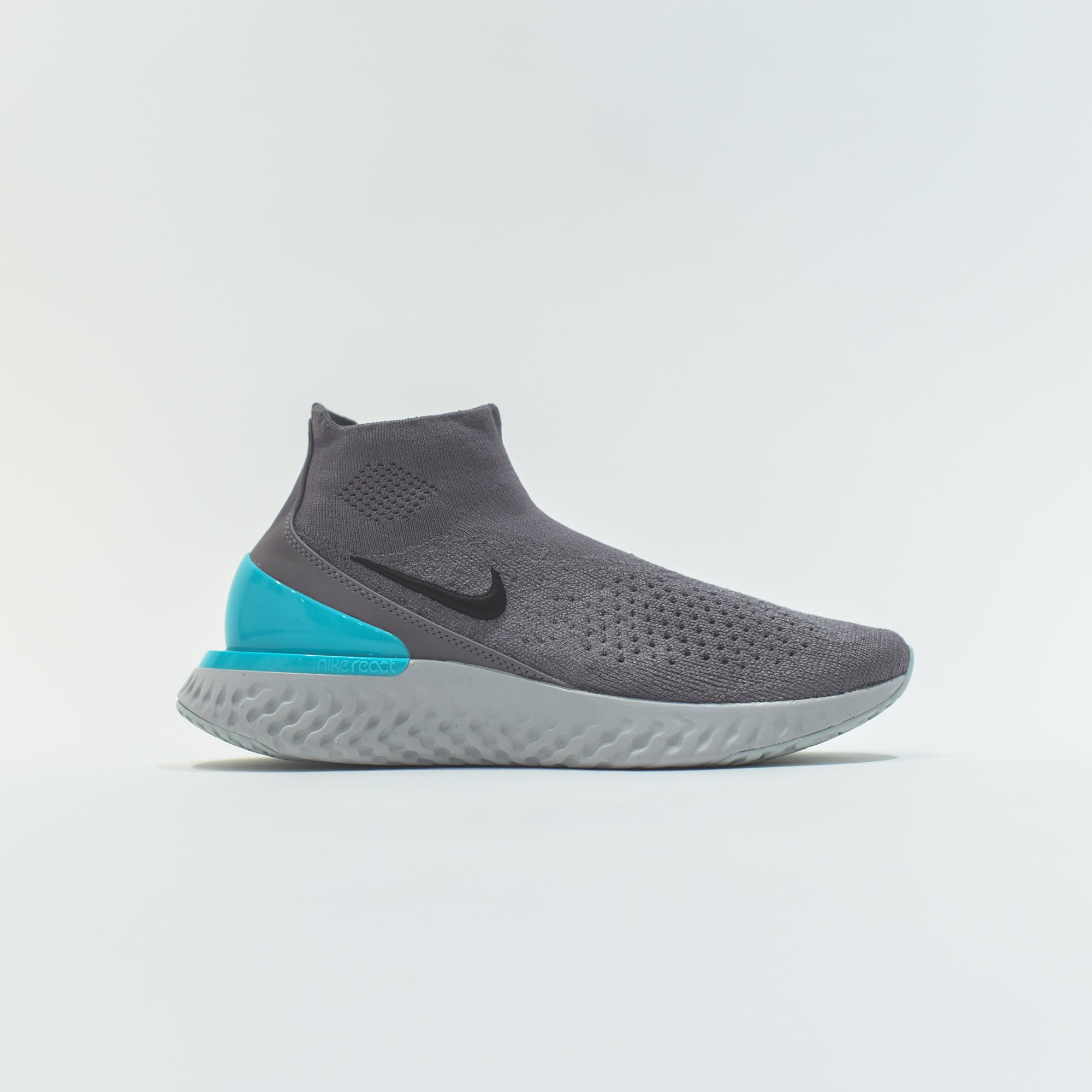 Nike rise react flyknit black hotsell