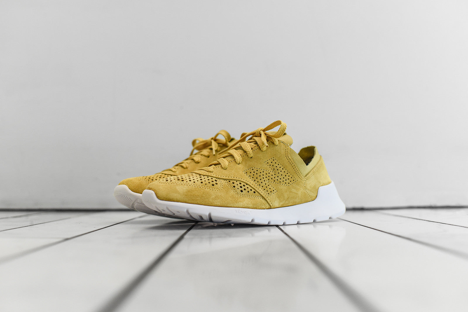 ベアブリック　kith 1000%  DESERT Global New Balance 1000 Kith 101 Quarry Men's - M1000KQ - US
