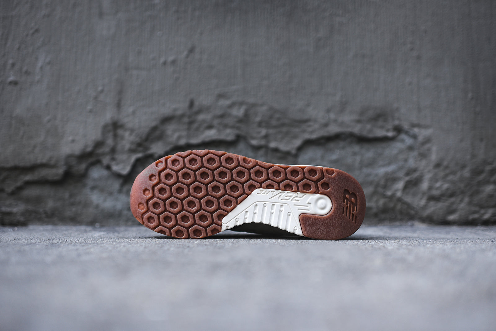 New Balance 247 - Black / Olive
