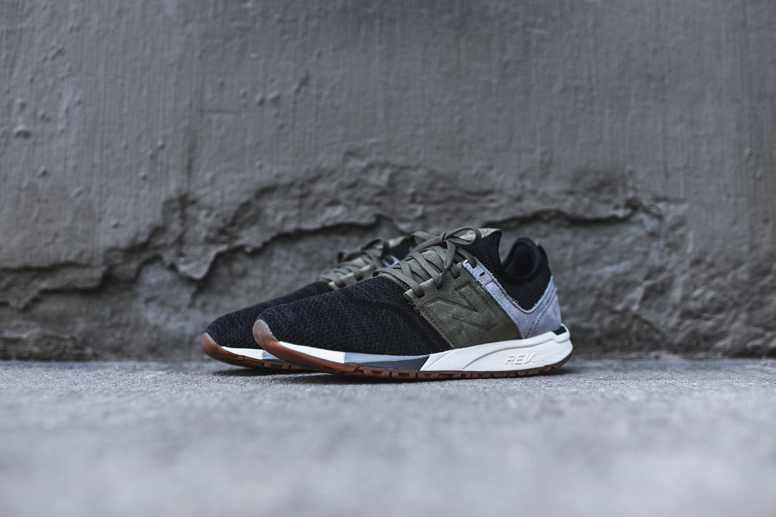 New Balance 247 - Black / Olive