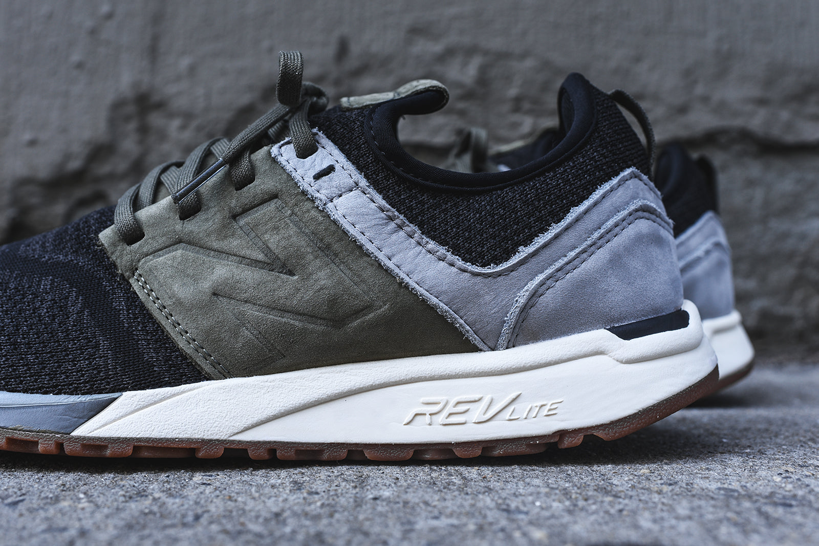 New Balance 247 - Black / Olive