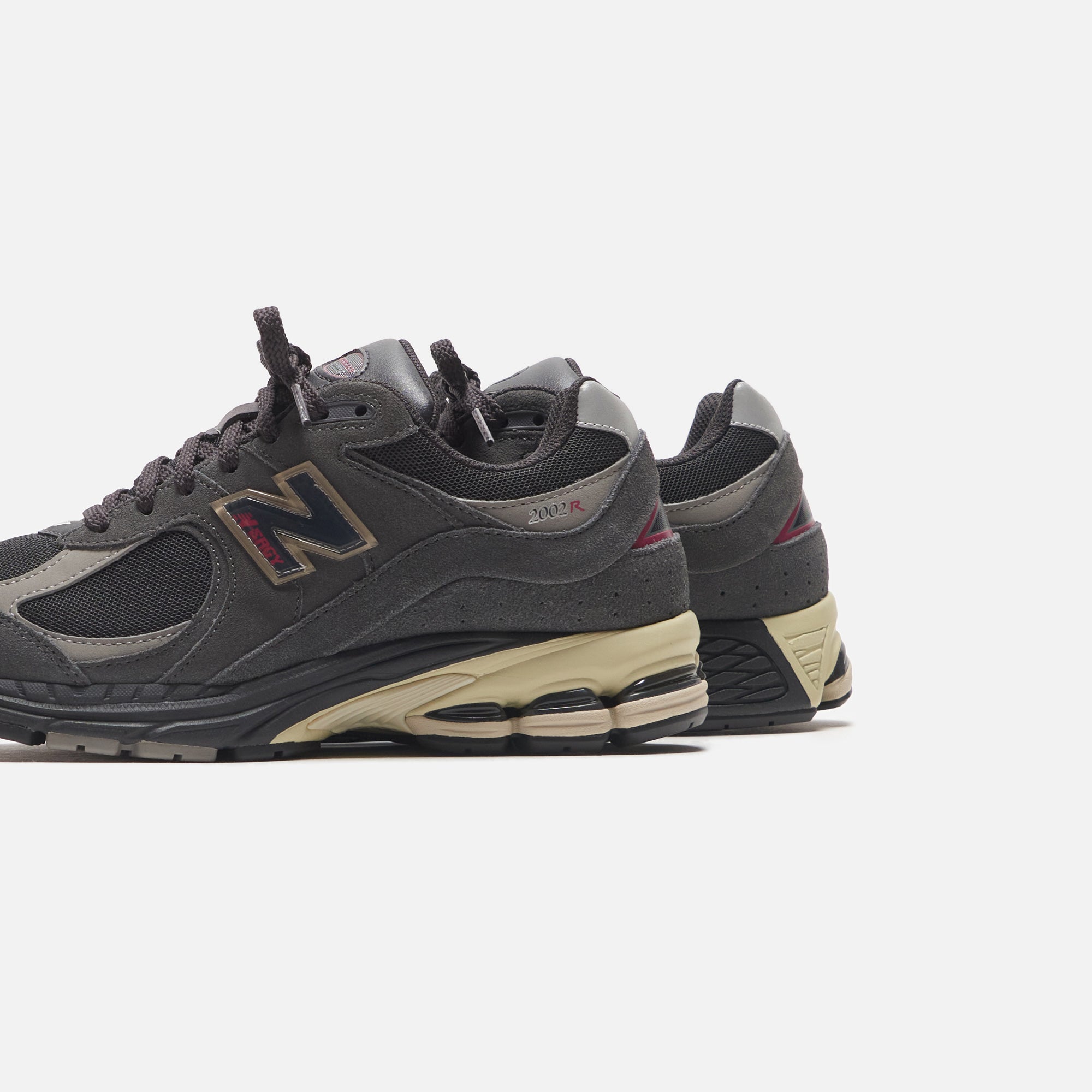 (在庫確認必須) 2002R 'Magnet Hi-Pink' Buy 2002R 'Magnet Hi-Pink' - M2002RGV | GOAT CA