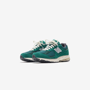 New Balance 2002R Higher Learning - Nightwatch Green – Kith