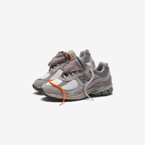 New Balance 2002R Team Away - Grey / Dark Silver Metallic – Kith