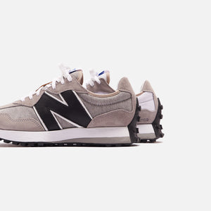 New Balance x Levi's 327 - Grey / Black / White