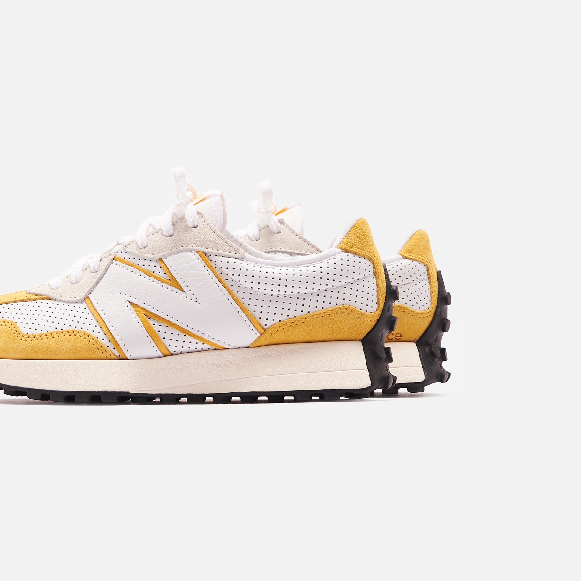 New Balance 327 - White / Aspen