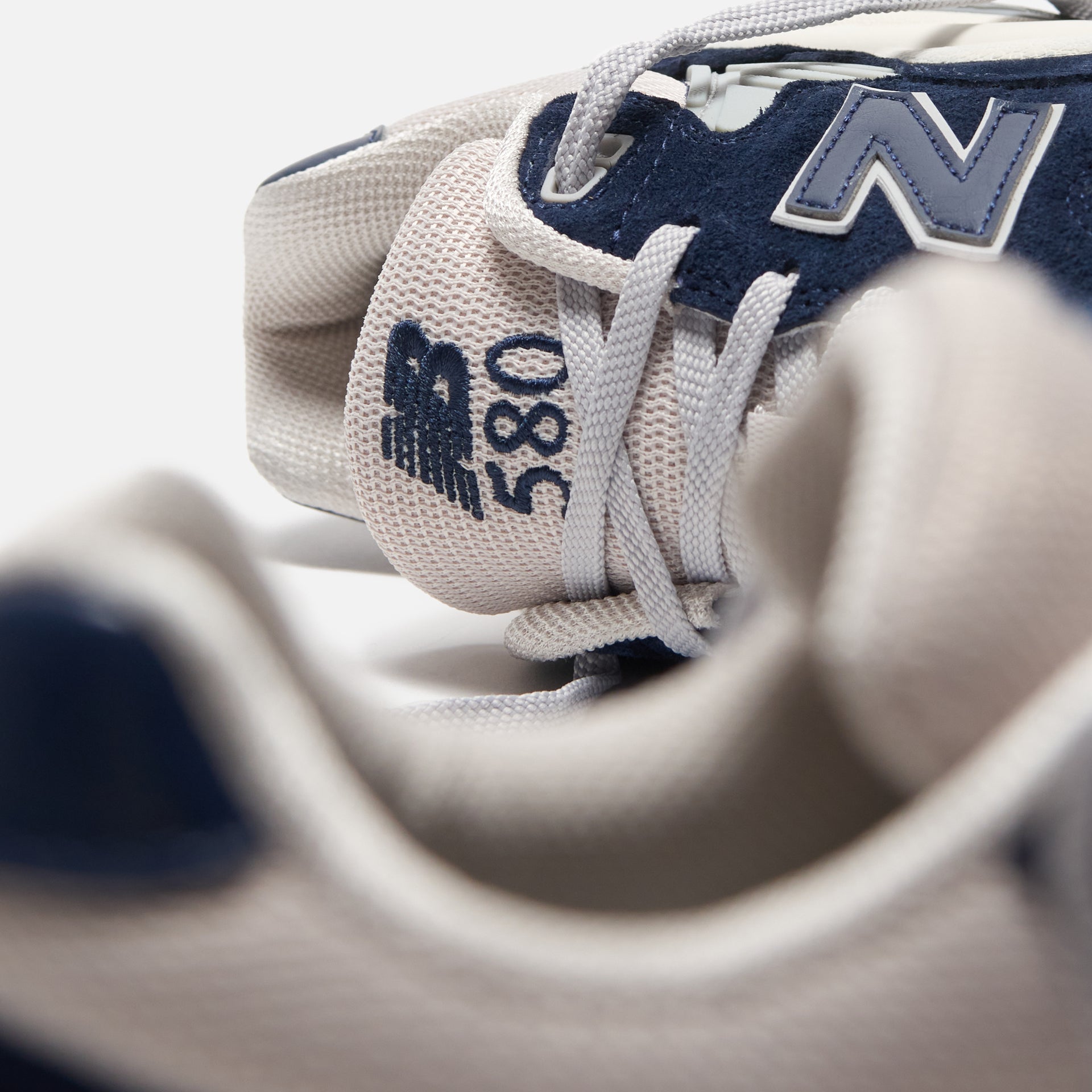 New Balance 580V2 - Natural Indigo / Moonbeam / Light Aluminum