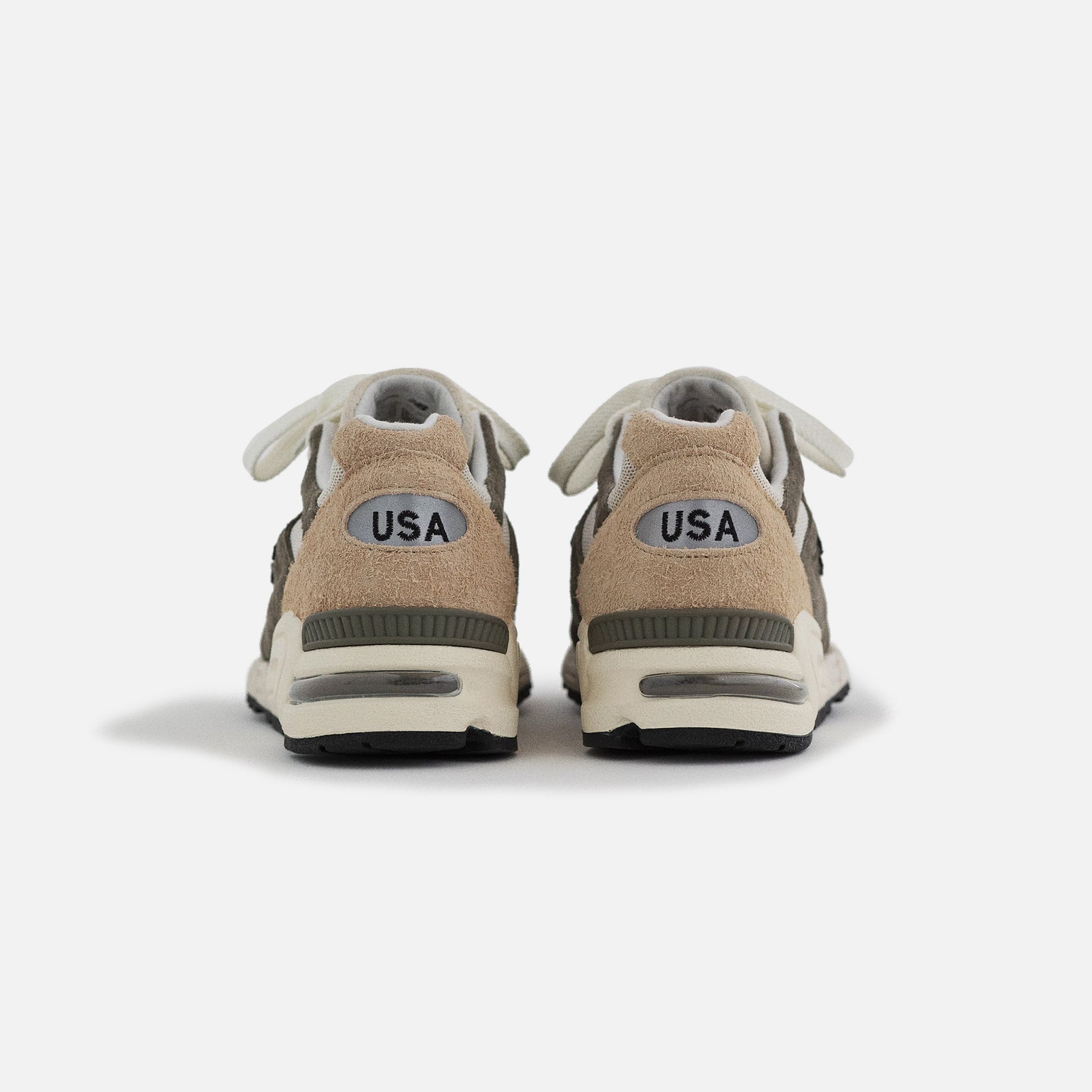 New Balance Made in US 990 V2 - Grey / Tan