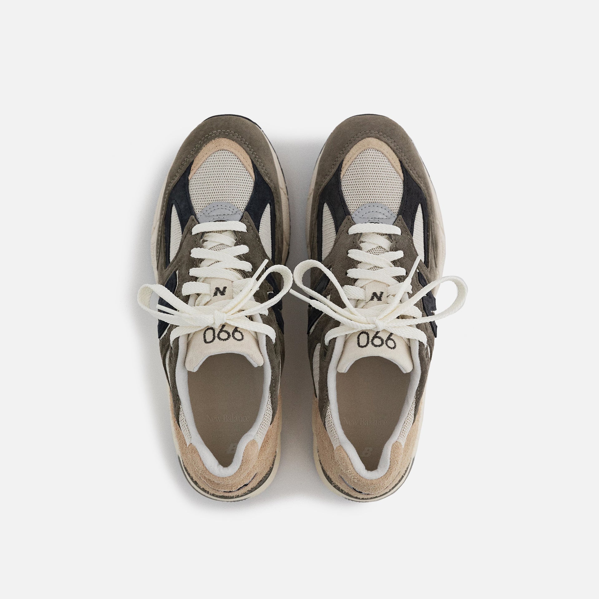 New Balance Made in US 990 V2 - Grey / Tan
