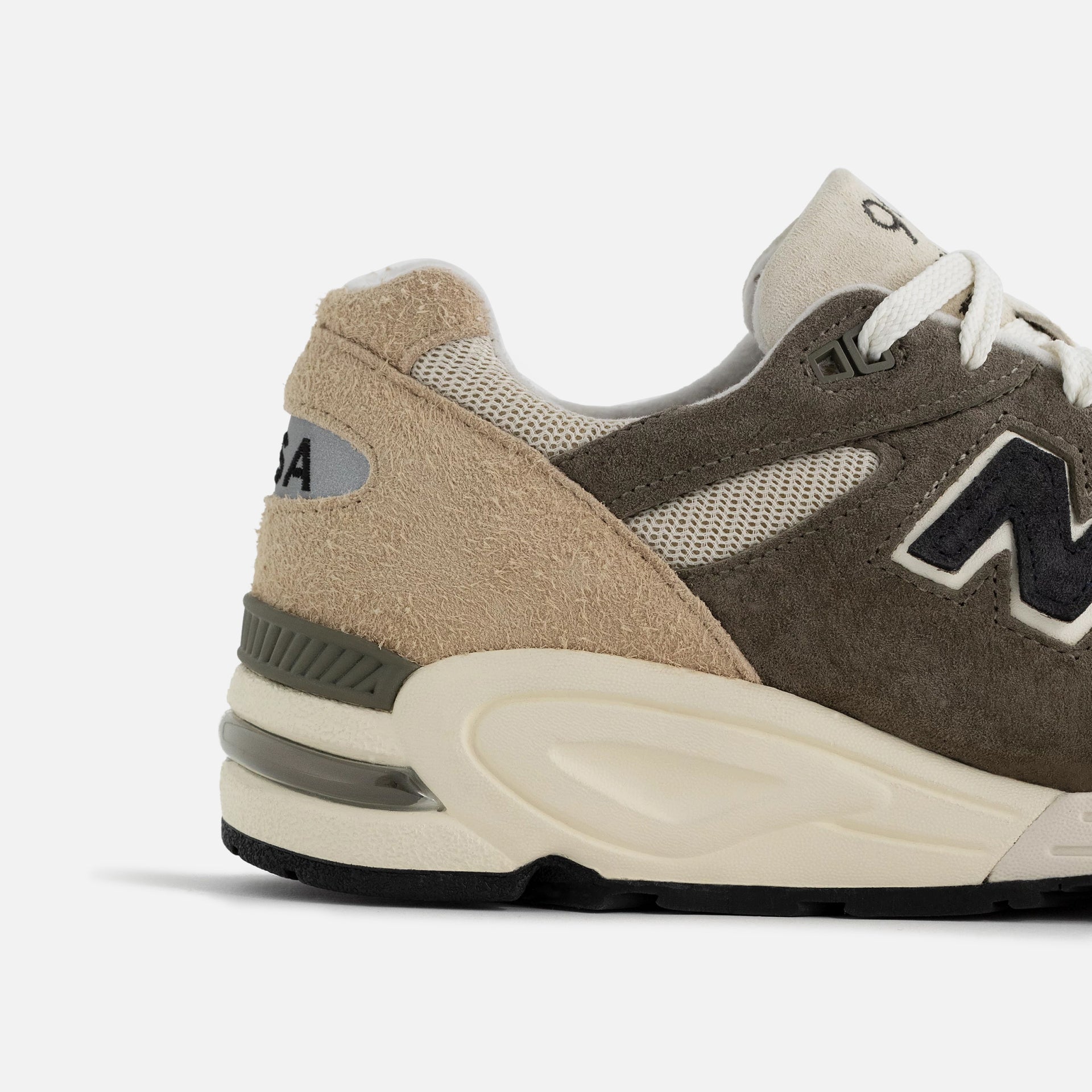 New Balance Made in US 990 V2 - Grey / Tan