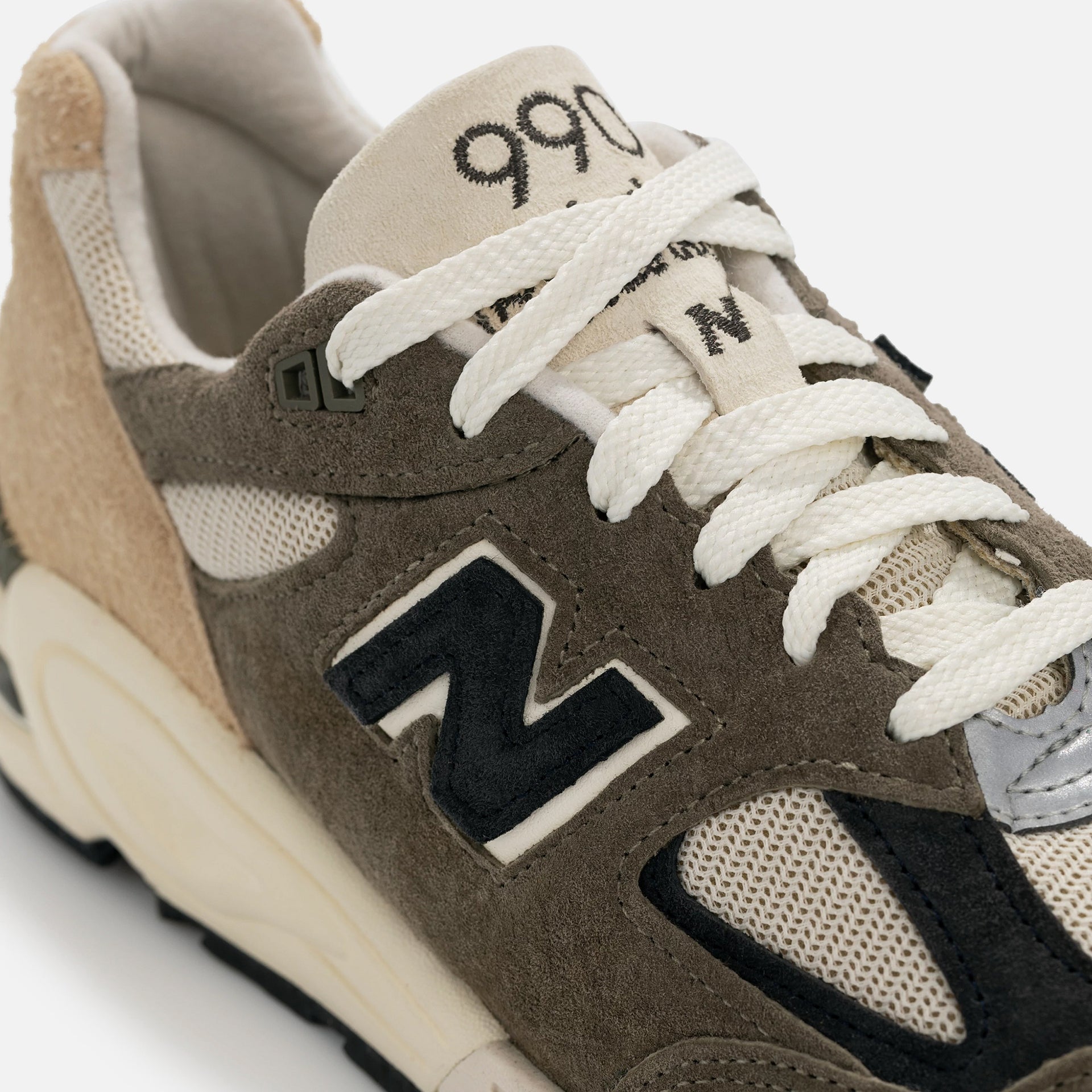 New Balance Made in US 990 V2 - Grey / Tan