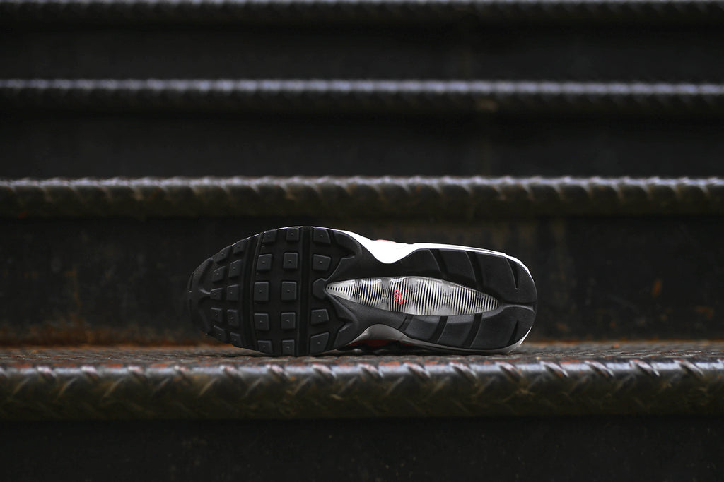 Nike Air Max 95 Essential - White / Blue / Red â Kith