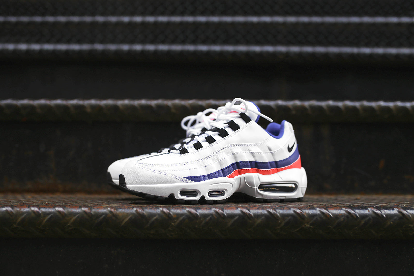 Nike Air Max 95 Essential - White / Blue / Red