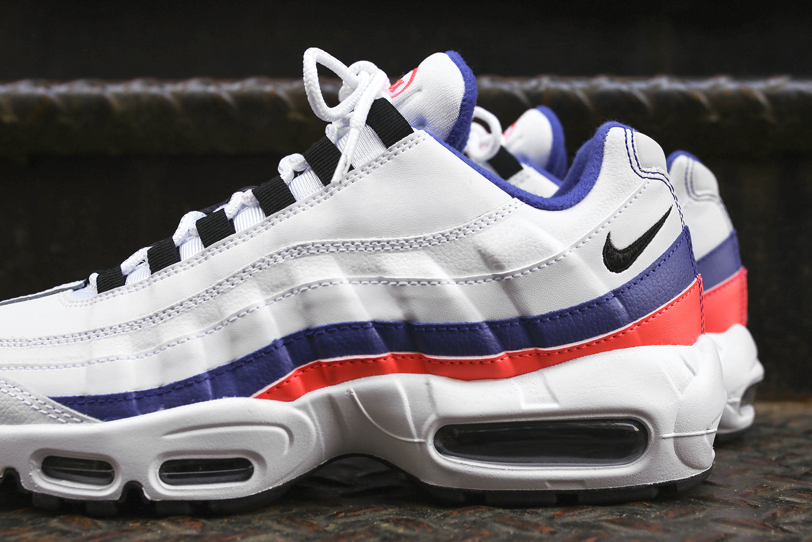 Nike Air Max 95 Essential - White / Blue / Red