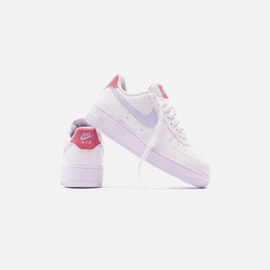 Nike WMNS Air Force 1 - White / Ghost Desert Berry