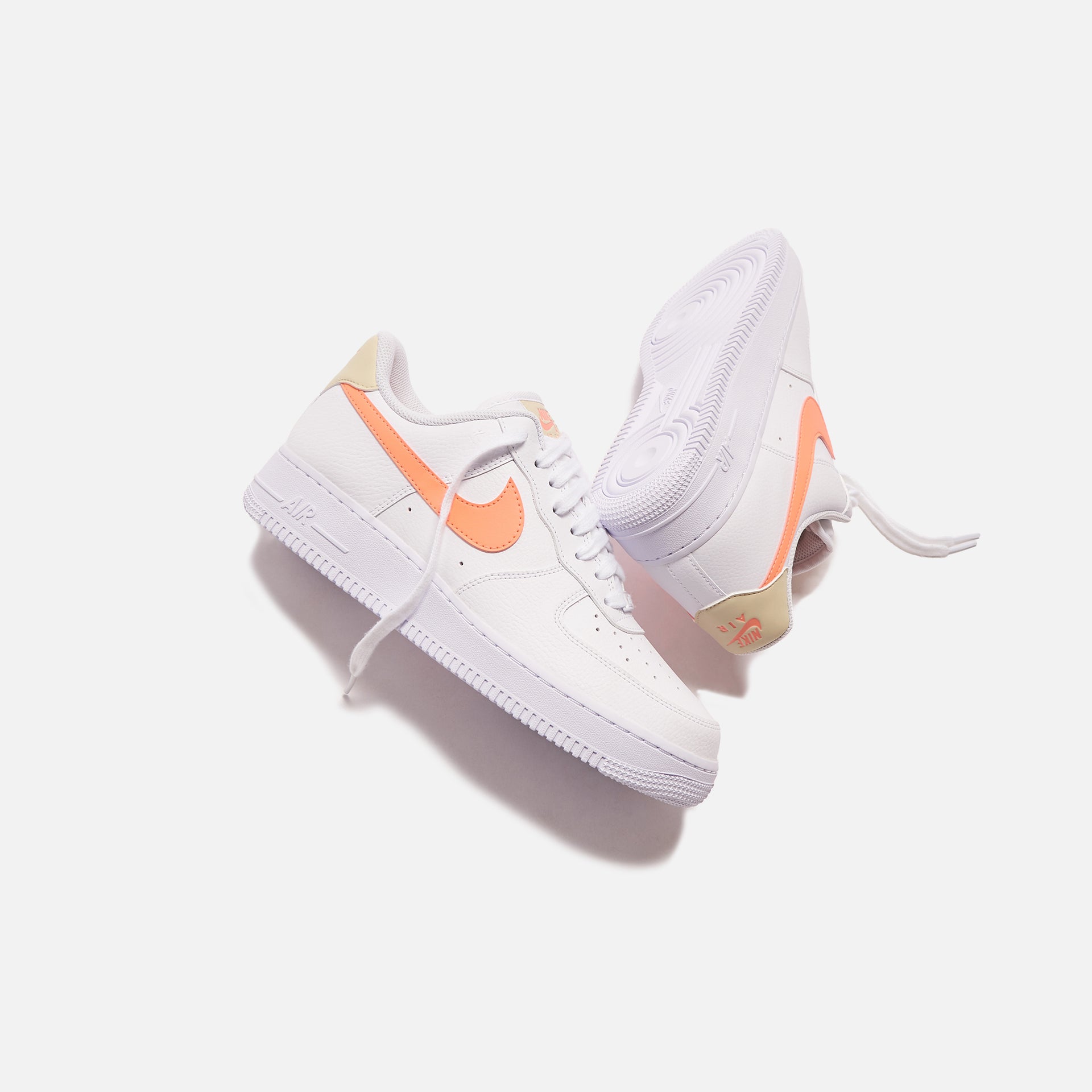 Nike WMNS Air Force 1 - White / Atomic Pink / Fossil