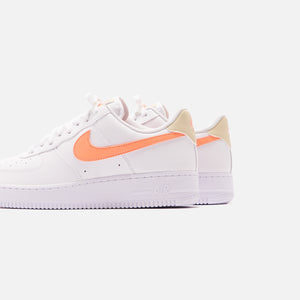Nike WMNS Air Force 1 - White / Atomic Pink / Fossil